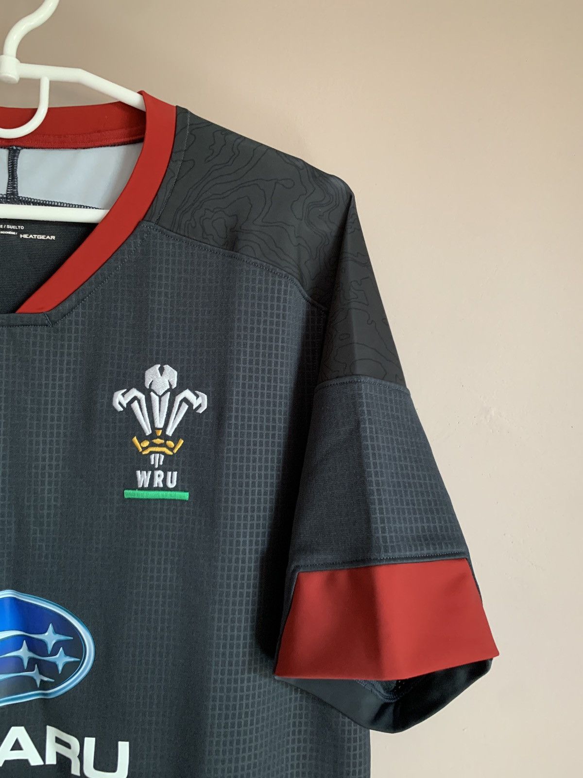 Under Armour Wales 2018 Away Rugby Union Shirt Under Armour Size XL Size US XL / EU 56 / 4 - 5 Thumbnail
