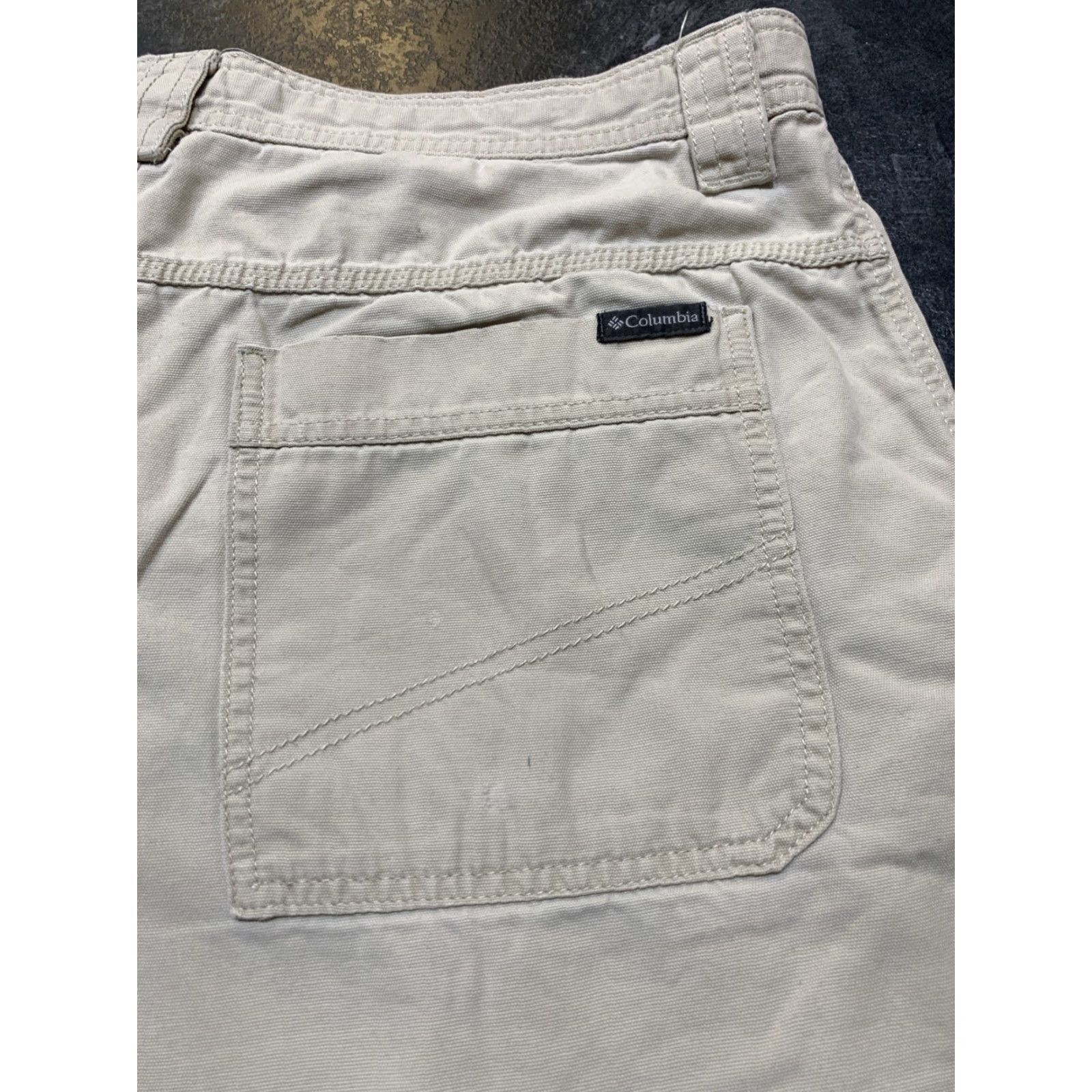 Vintage Columbia Cargo Shorts Men's 34 Khaki Outdoor Casual 5-Pocket Regular Fit Size US 34 / EU 50 - 7 Thumbnail