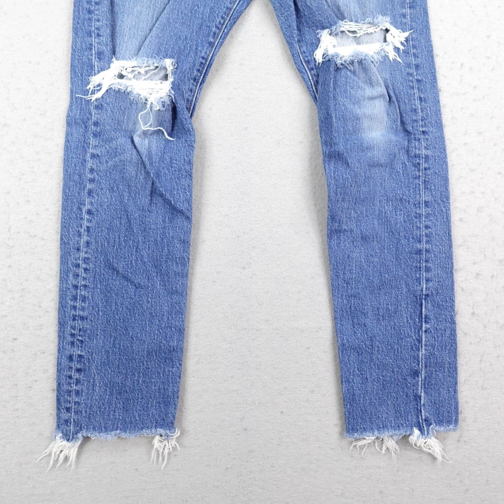 Levi's Levis Jeans Womens 28x28 Blue Denim 501 Button Fly Distressed Faded Frayed Hems Size 28" / US 6 / IT 42 - 3 Thumbnail