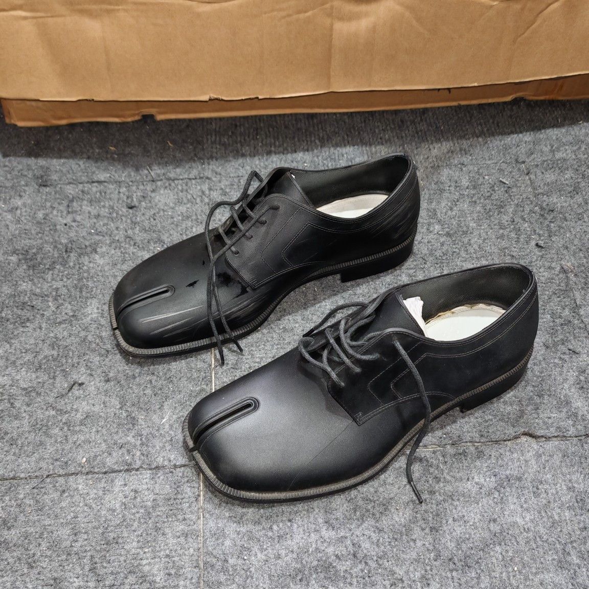 Maison Margiela Maison Margiela Tabi Leather Derby Shoes 40 Size US 10 / IT 40 - 1 Thumbnail
