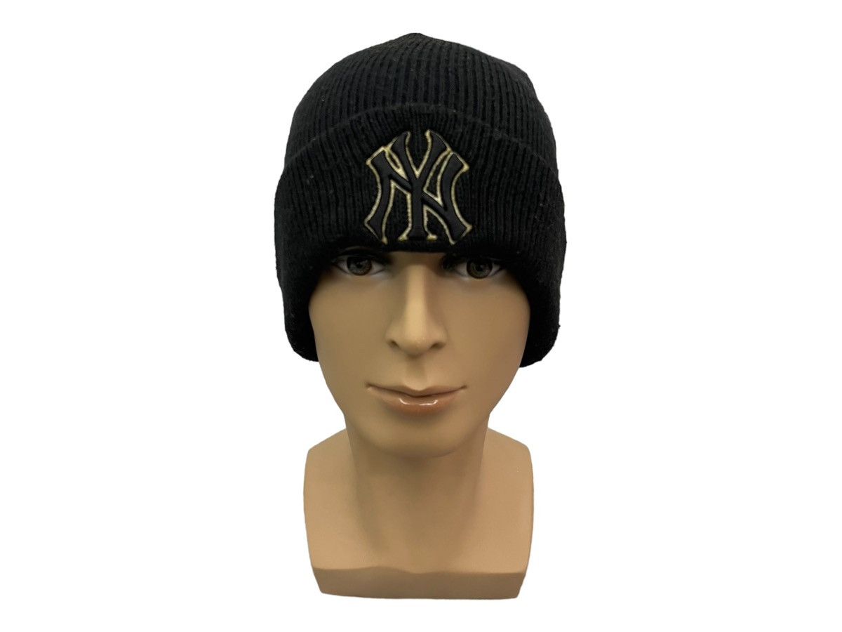 MLB ew York Yankees Black Beanie - Gold Outline Embroidered Logo Size ONE SIZE - 1 Thumbnail