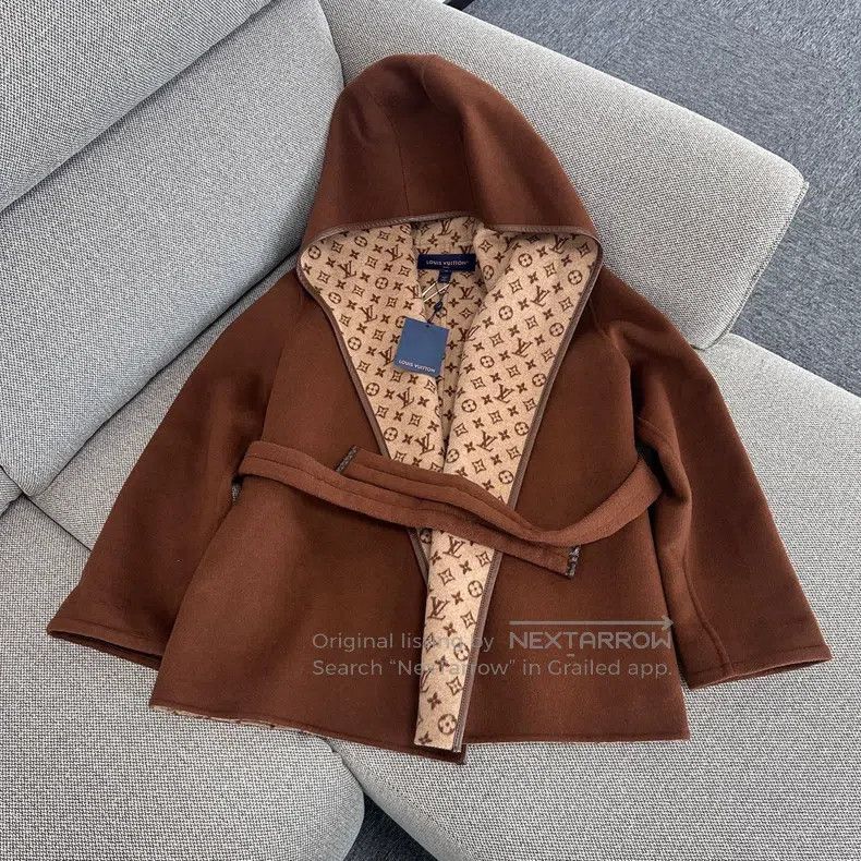 Louis Vuitton Louis Vuitton FW24 wrap-around belted cropped cashmere coa Size XS / US 0-2 / IT 36-38 - 1 Thumbnail