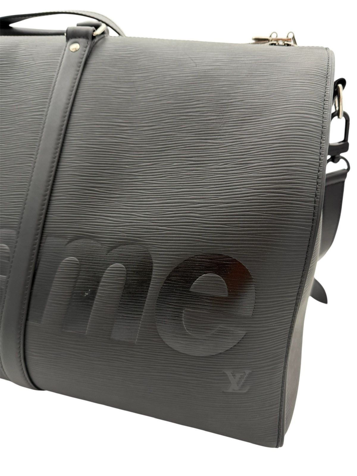 Louis Vuitton × Supreme 2017 Louis Vuitton Supreme Keepall Bandouliere 55 Epi Bag Size ONE SIZE - 8 Thumbnail