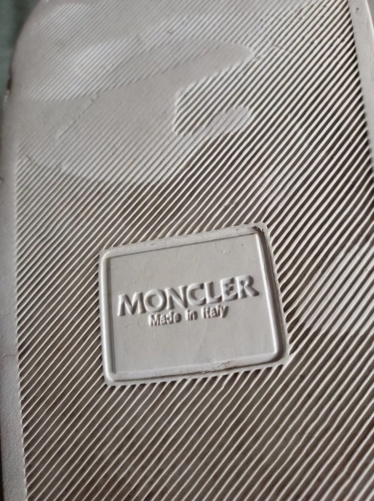 Moncler MONCLER Basile Logo-Embossed Striped Rubber Slides EU 41 Size US 8 / EU 41 - 13 Thumbnail