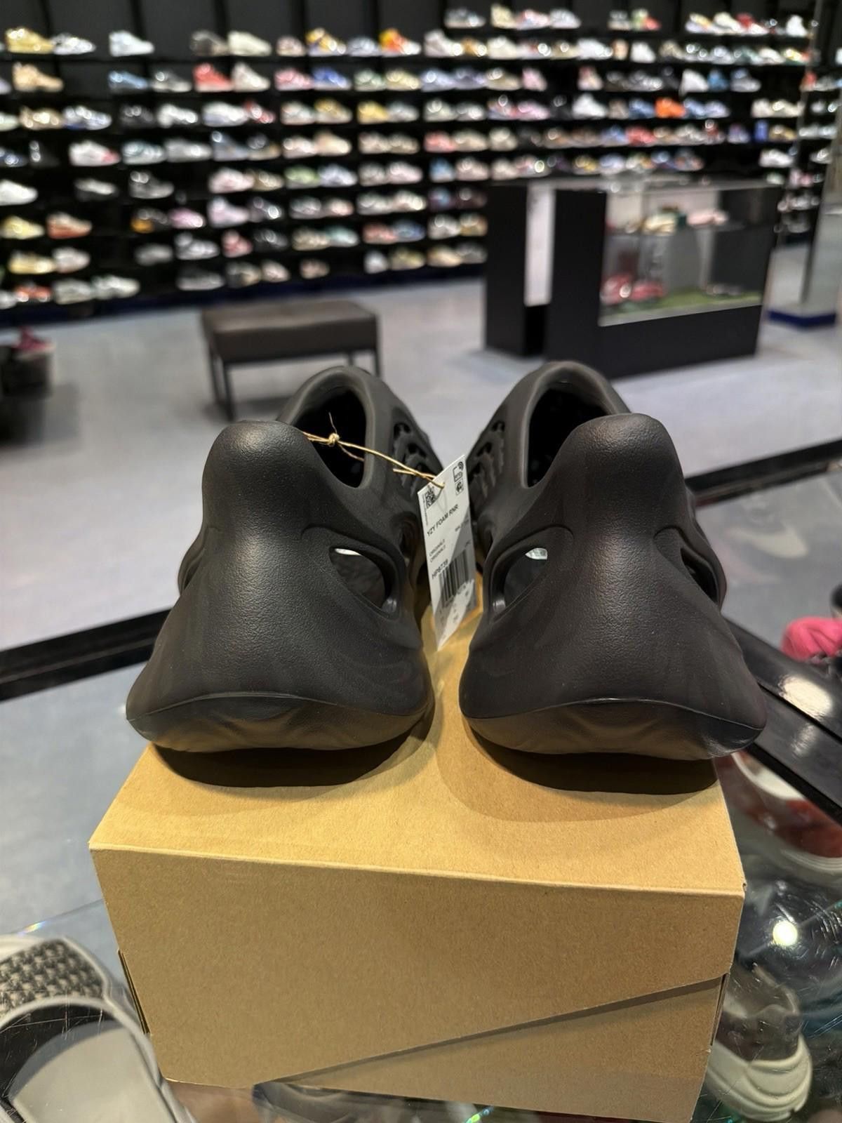 Adidas Adidas YEEZY YZY FOAM RNR Onyx HP8739 Black Foam Runner (11) Size US 11 / EU 44 - 7 Thumbnail