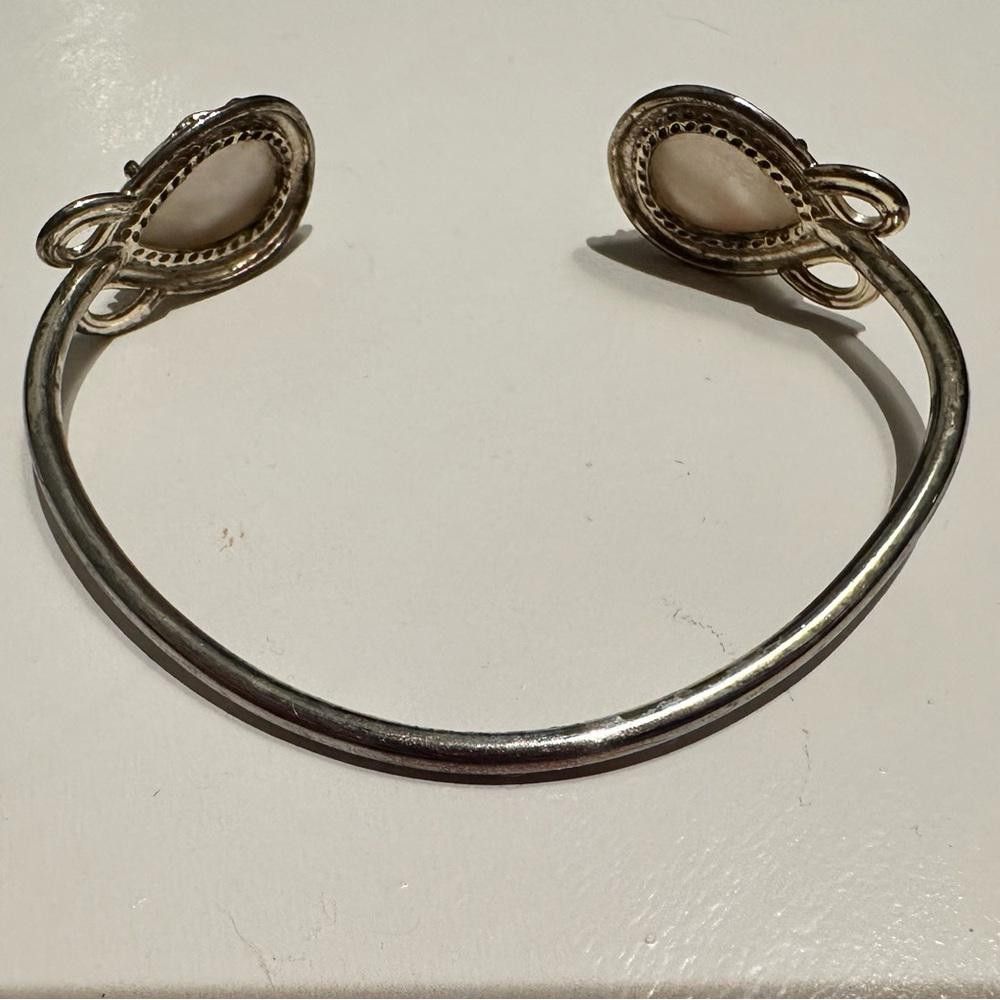 Designer Kendra Scott Andy Bracelet Ivory Mother of Pearl Gold Cuff Size ONE SIZE - 6 Thumbnail