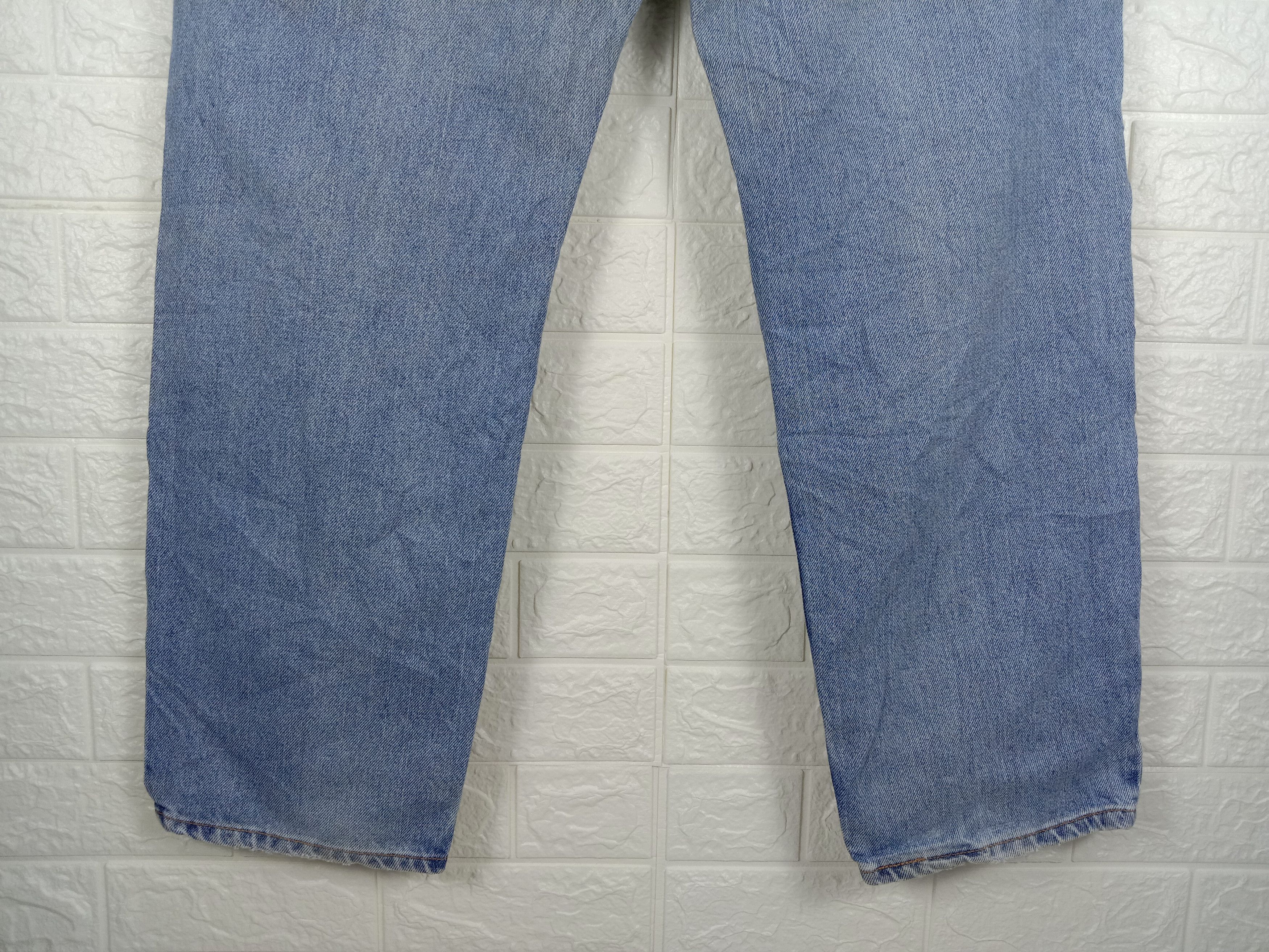 Levi's Vintage Levi's 550 Jeans Light Wash Relaxed Fit Denim Size US 35 - 8 Thumbnail