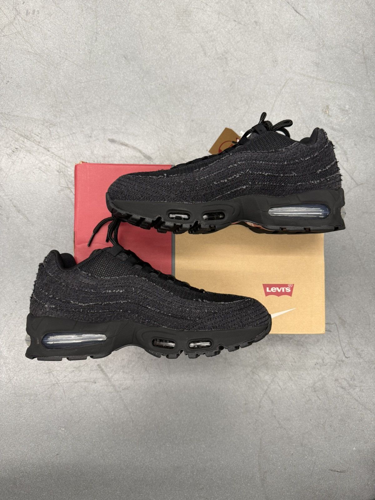 Levi's × Nike 2025 Nike Air Max 95 OG Levis Black Size US 9 / EU 42 - 2 Thumbnail