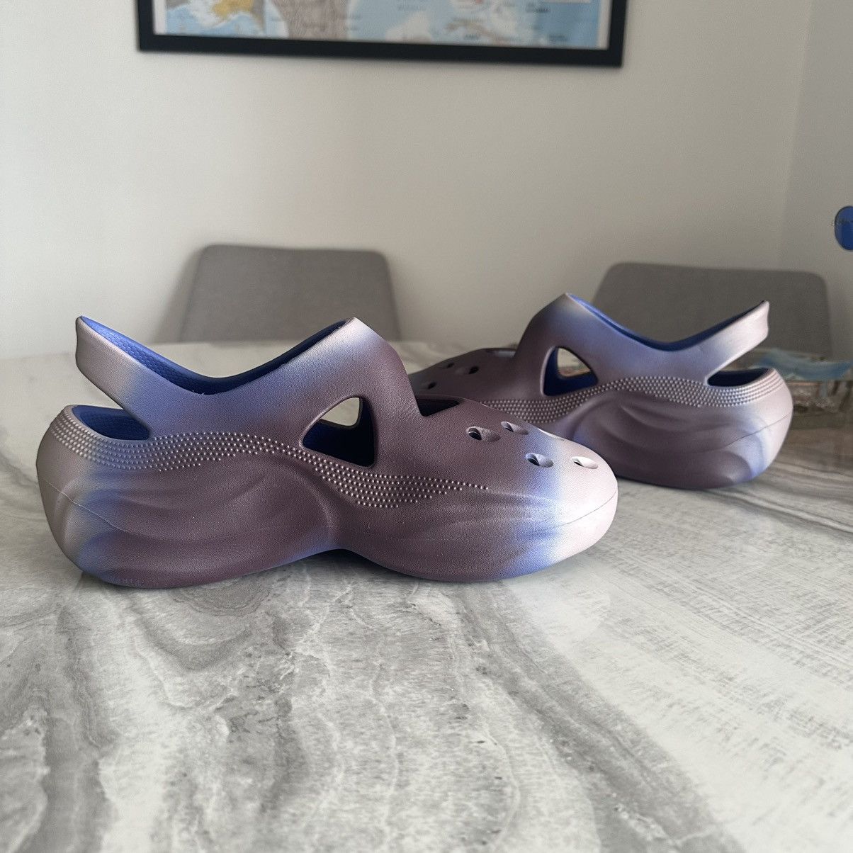 Dingyun Zhang Crocs x Dingyun Zhang Diffuser Ombre Graphic Shoes Size US 8 / EU 41 - 5 Thumbnail