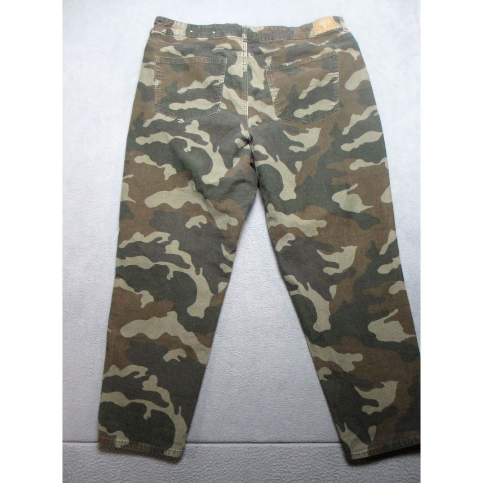 American Eagle Outfitters American Eagle Outfitters Pants Womens 20 Green Camo Corduroy Super Stretch Size 42" / US 20 - 2 Thumbnail