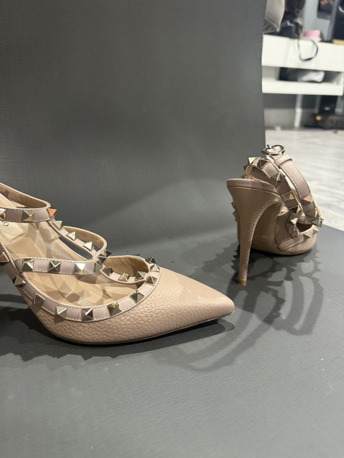 Valentino Valentino RockStud Ankle strap Pump Size US 9 / IT 39 - 6 Thumbnail