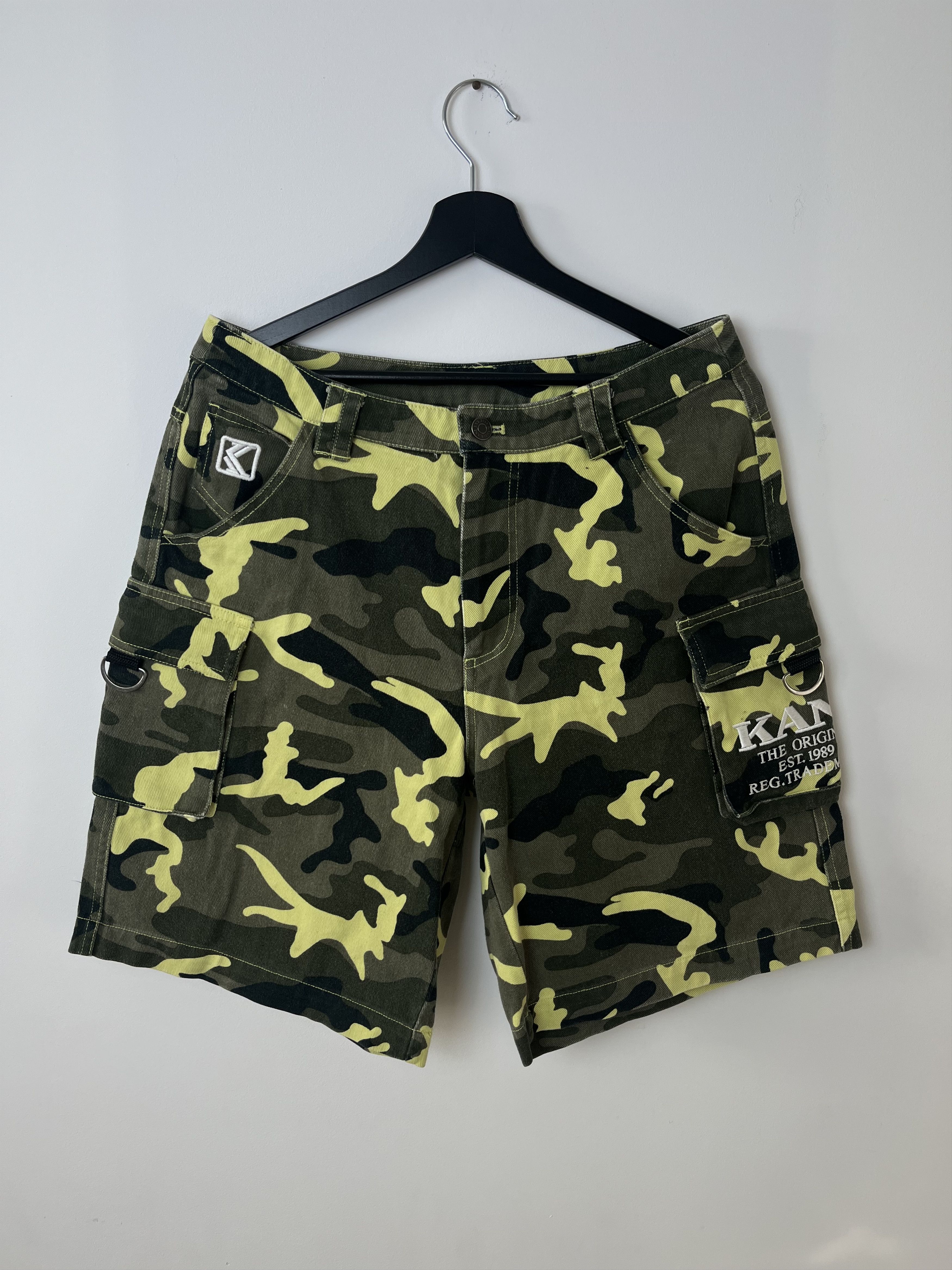 Vintage Karl Kani Camo Cargo Shorts Size US 32 / EU 48 - 1 Thumbnail