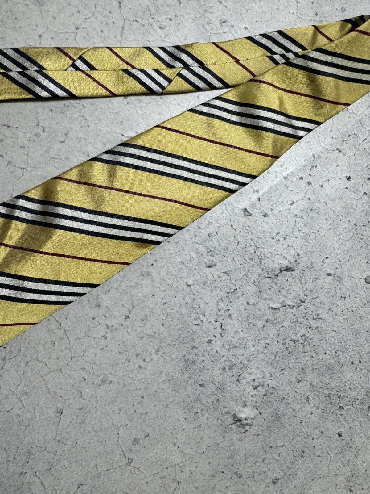 Burberry Burberry Silk Monogram Luxury Tie Vintage Size ONE SIZE - 5 Thumbnail