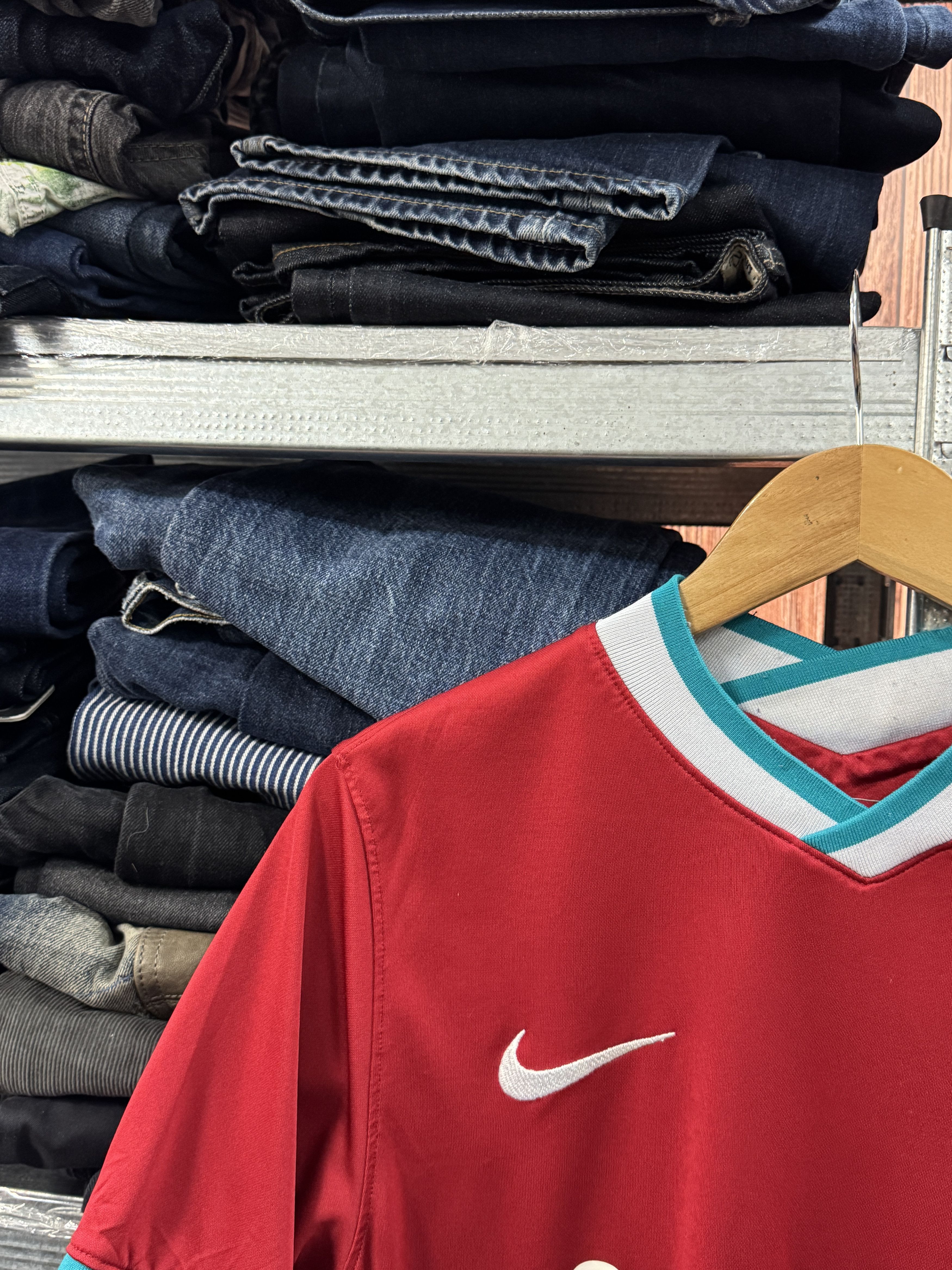 Nike 2020/21 Liverpool Nike Home Football Soccer jersey kit Size US M / EU 48-50 / 2 - 3 Thumbnail