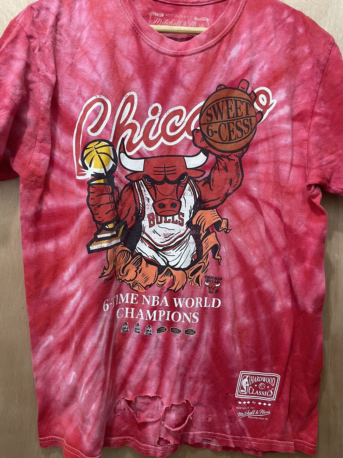 Mitchell & Ness × Vintage Chicago Bulls NBA Mitchell & Ness Tie Dye Shirt Mens Size L Size US L / EU 52-54 / 3 - 2 Thumbnail
