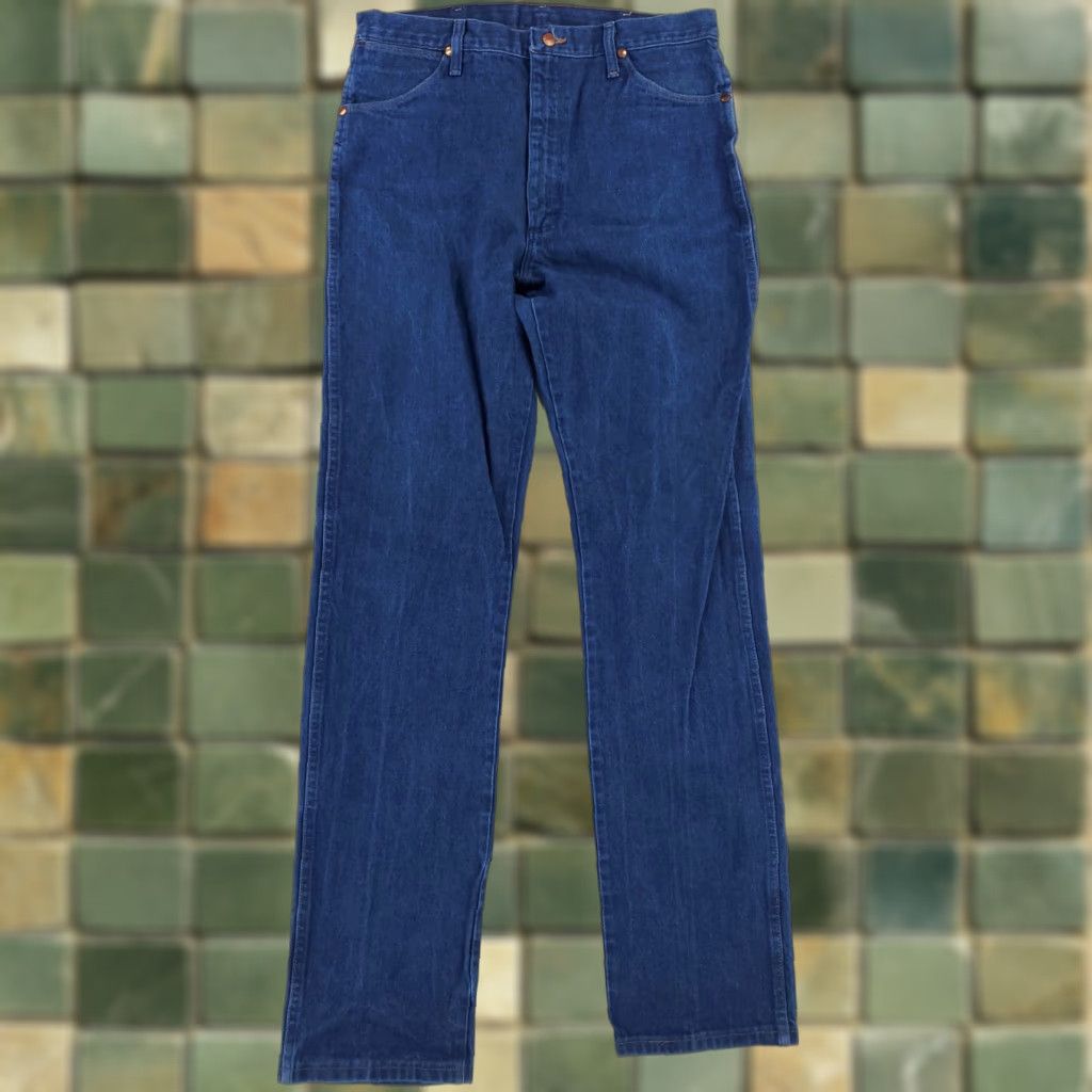 Wrangler VINTAGE Wrangler 13MWZ Jeans Men 35x37 Actual Blue VTG Y2K Straight 37 Inseam Mens Jeans Size US 35 - 1 Thumbnail