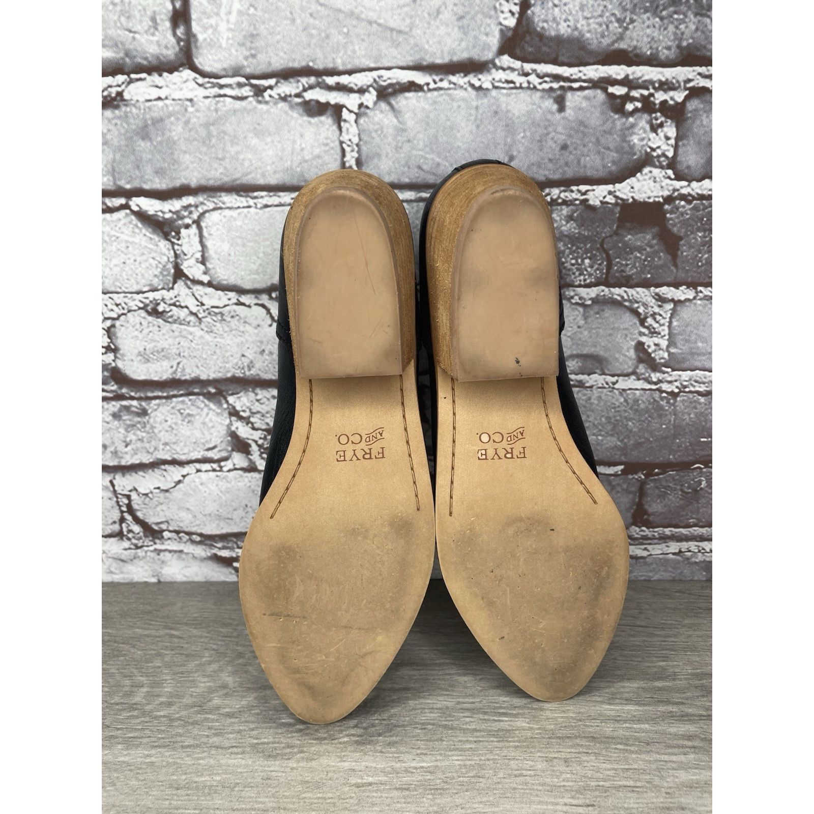 Frye Frye and Co. Rubie Black Leather Slip On V Cut Out Sides Hee Size US 7.5 / IT 37.5 - 6 Thumbnail