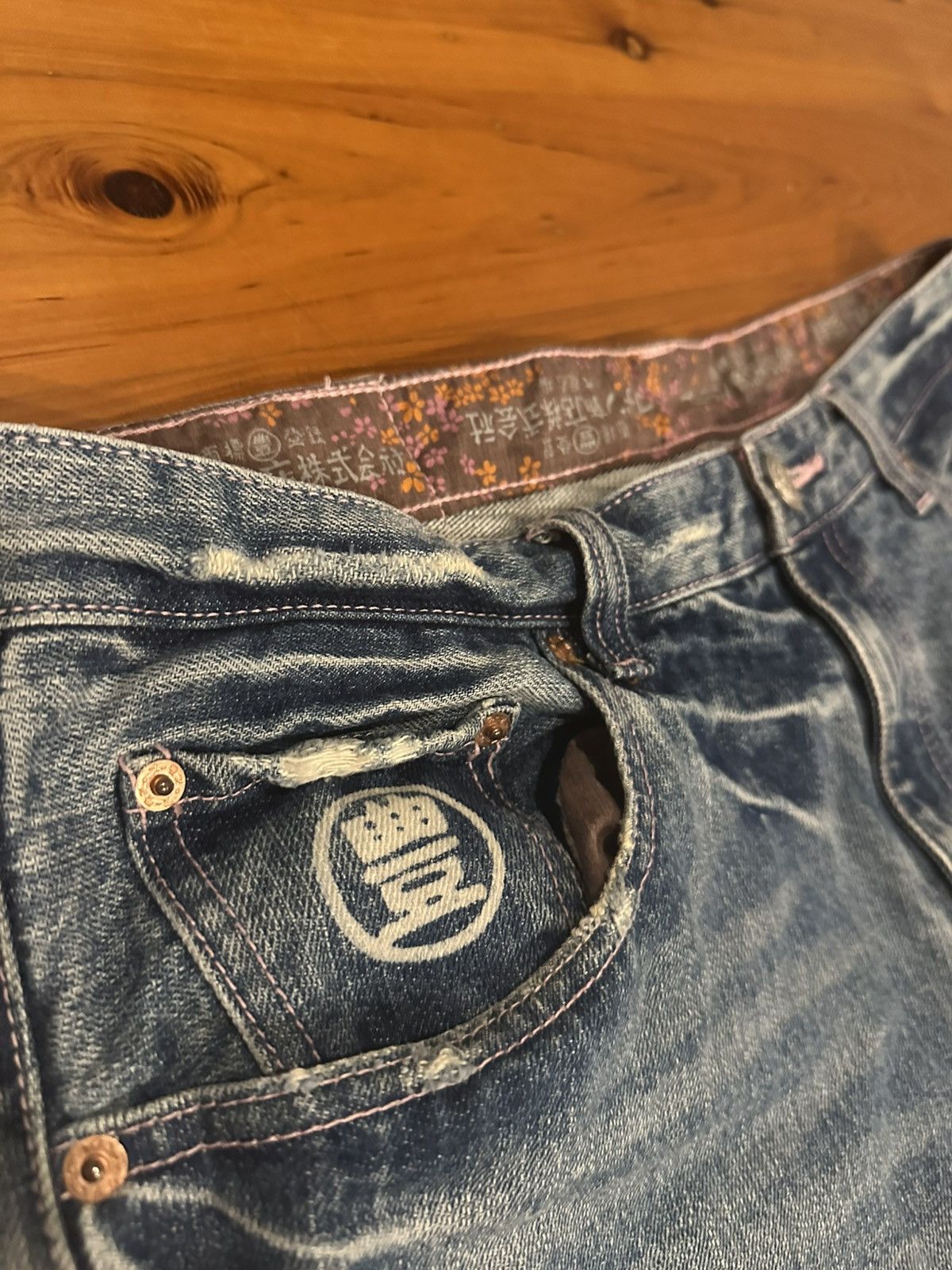 Japanese Brand Vintage Japanese Dragon Embroidered Denim Shorts Size US 38 / EU 54 - 4 Thumbnail