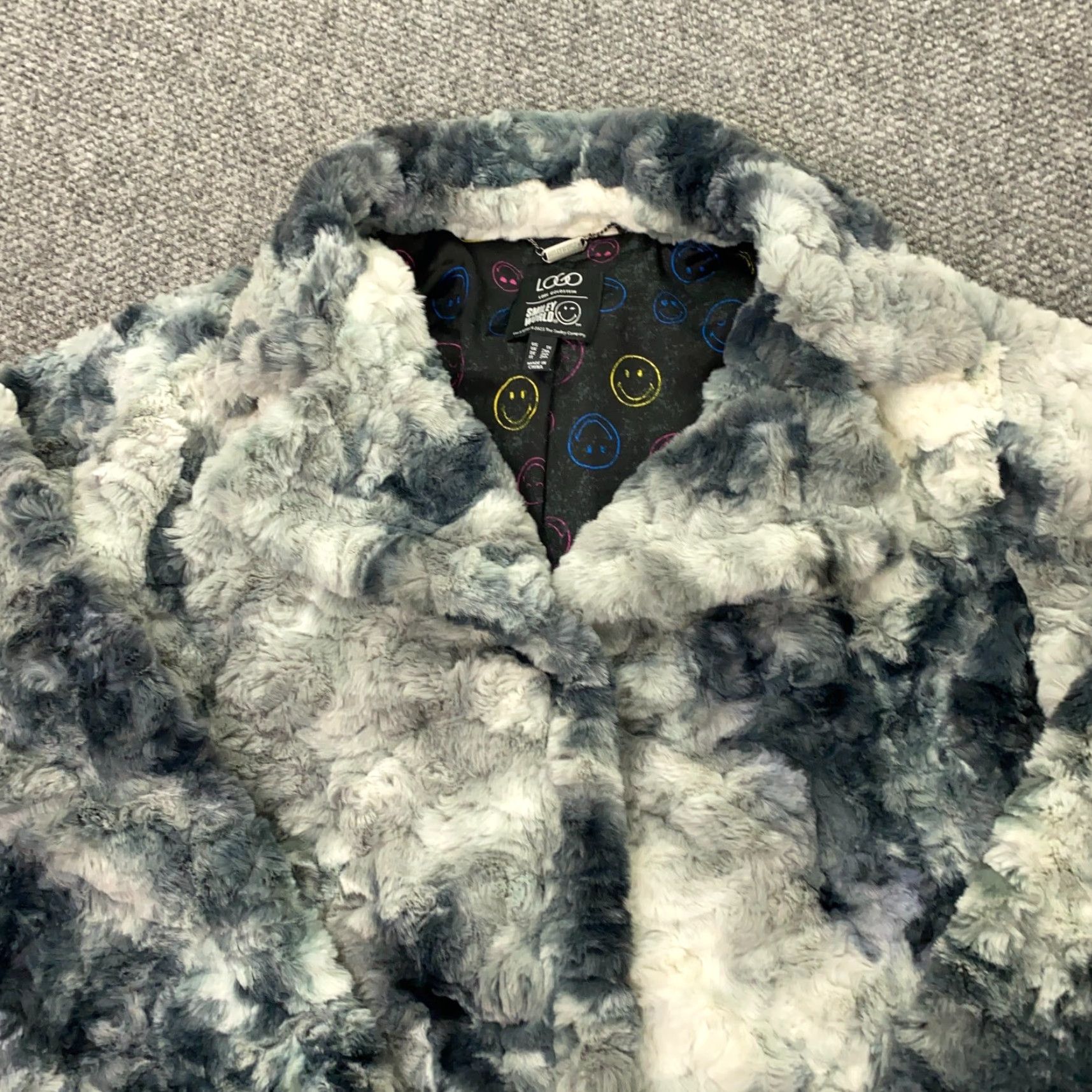 Vintage LOGO by Lori Goldstein Jacket Womens 1X Plaid Faux Fur Coat Gray Lined Casual Travel Classic Button Closure 1X Womens Size XL / US 12-14 / IT 48-50 - 2 Thumbnail
