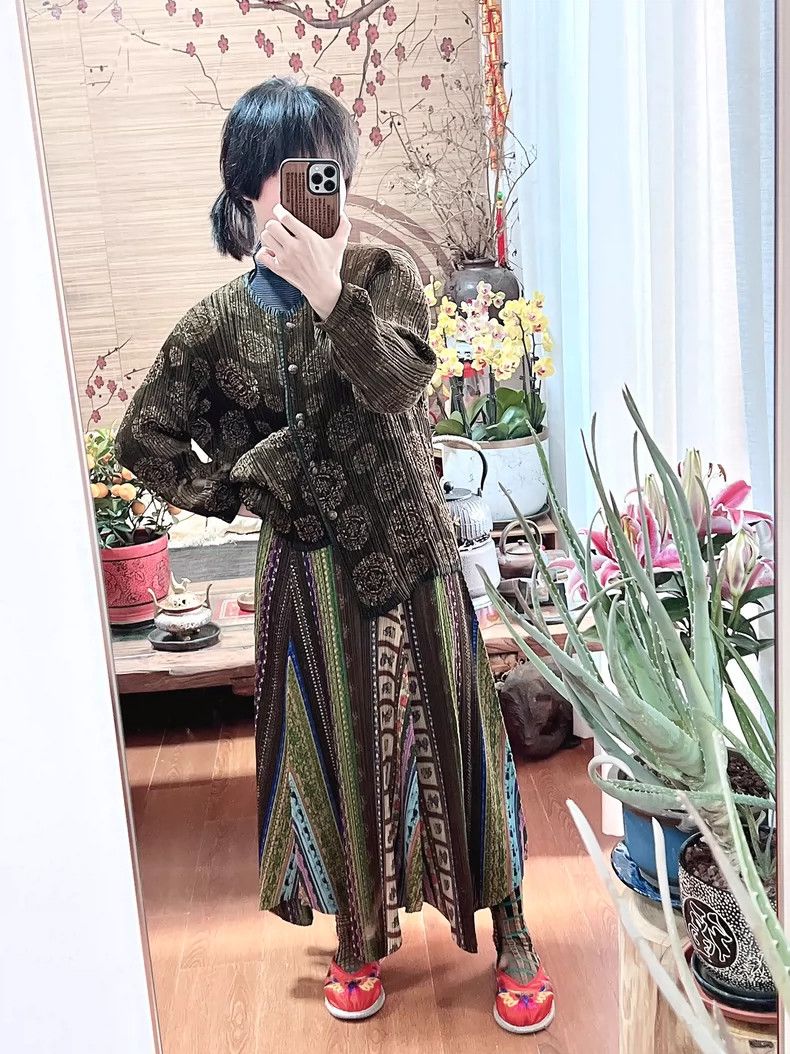 Issey Miyake Issey Miyake Mandala dragon-patterned and buttoned plush c Size M / US 6-8 / IT 42-44 - 2 Thumbnail