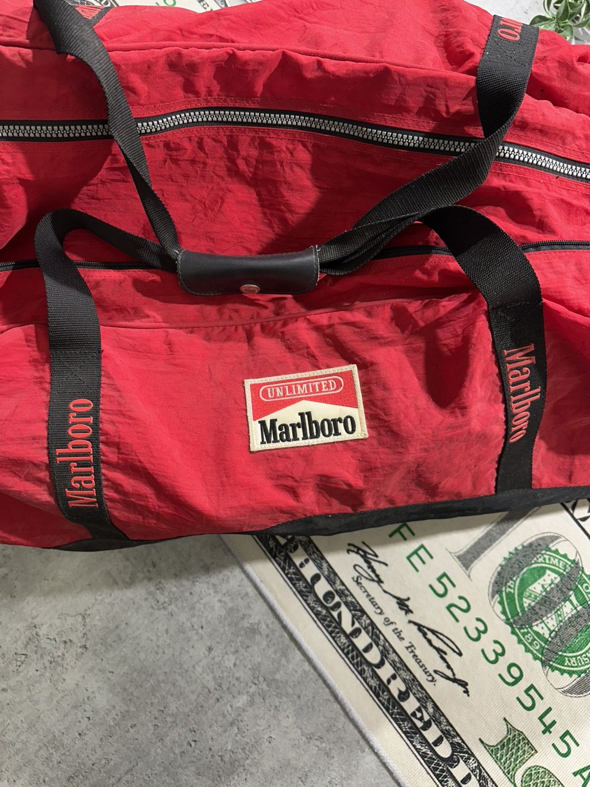 Marlboro Vintage 90’s Marlboro Unlimited Red Travel Bag Size ONE SIZE - 3 Thumbnail