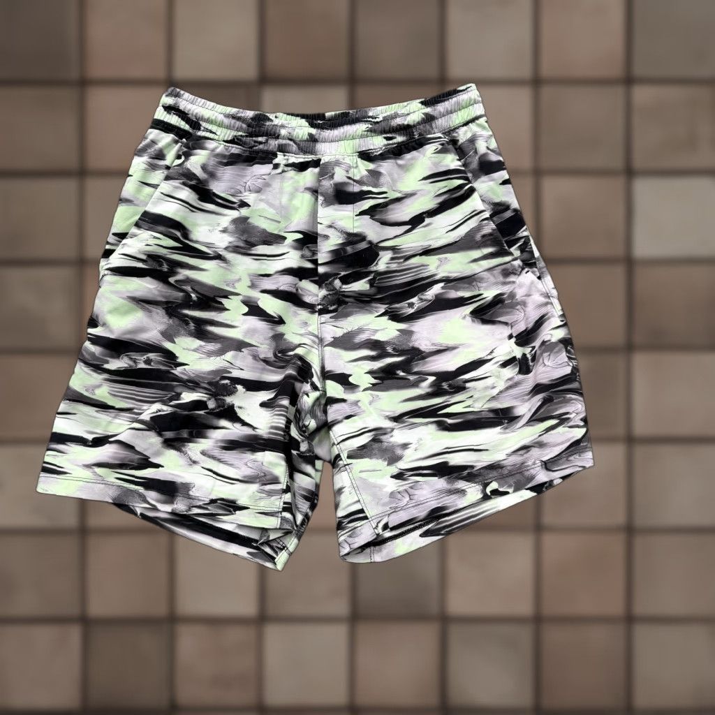 Lululemon Lululemon Shorts Mens Medium Green Black Camouflage Athletic Running Drawstring Pockets Lightweight Size US 31 - 1 Thumbnail