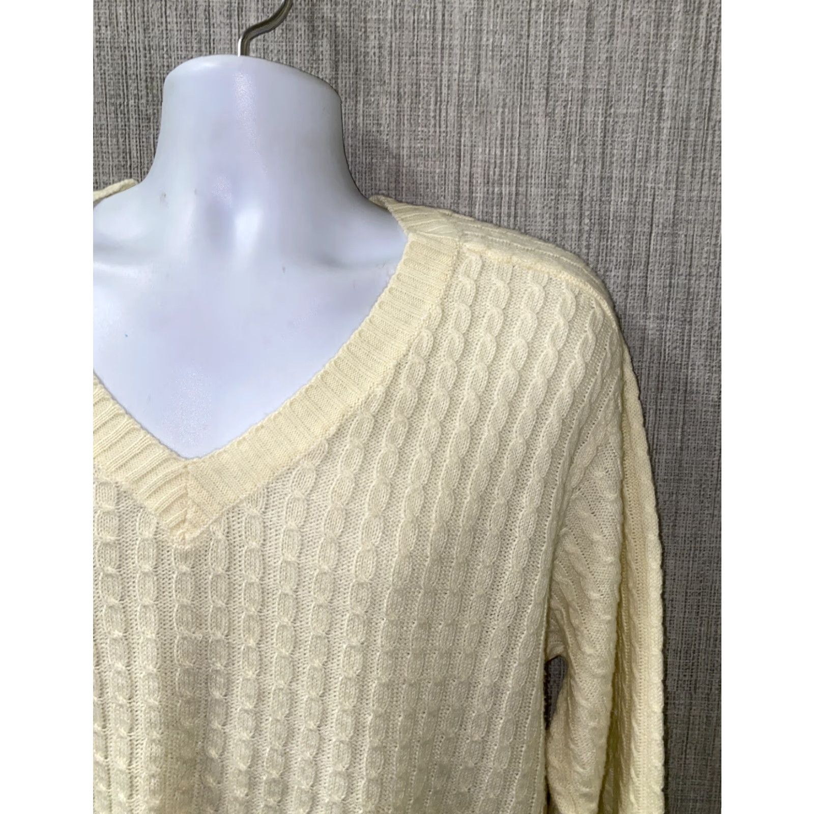 Catalina VINTAGE Catalina Sweater L Beige Acrylic V-Neck Mens Size US L / EU 52-54 / 3 - 2 Thumbnail
