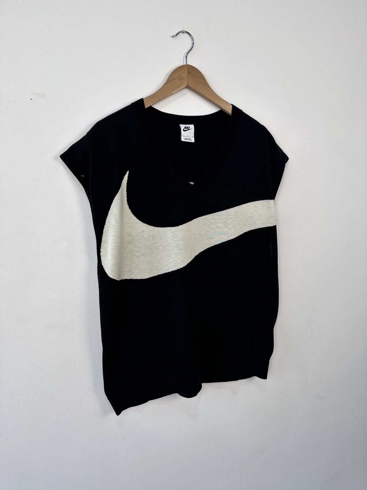 Nike Nike Sportswear Big Swoosh Knit Sweater Vest Preppy Size L Size US L / EU 52-54 / 3 - 3 Thumbnail