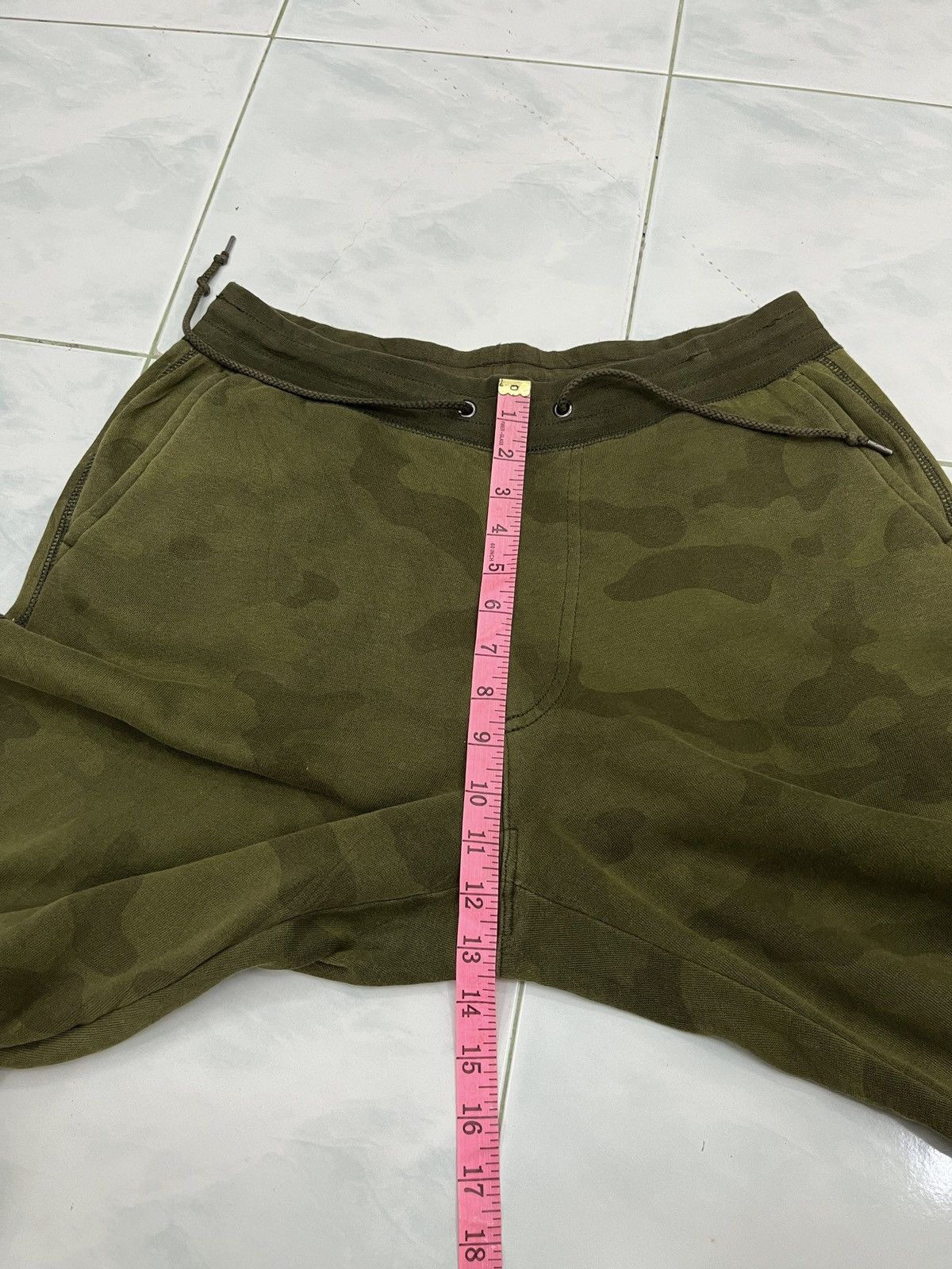 Uniqlo 🔥🔥🔥ARCHIVE UNIQLO CAMOFLAGE SWEATPANTS Size US 34 / EU 50 - 11 Thumbnail