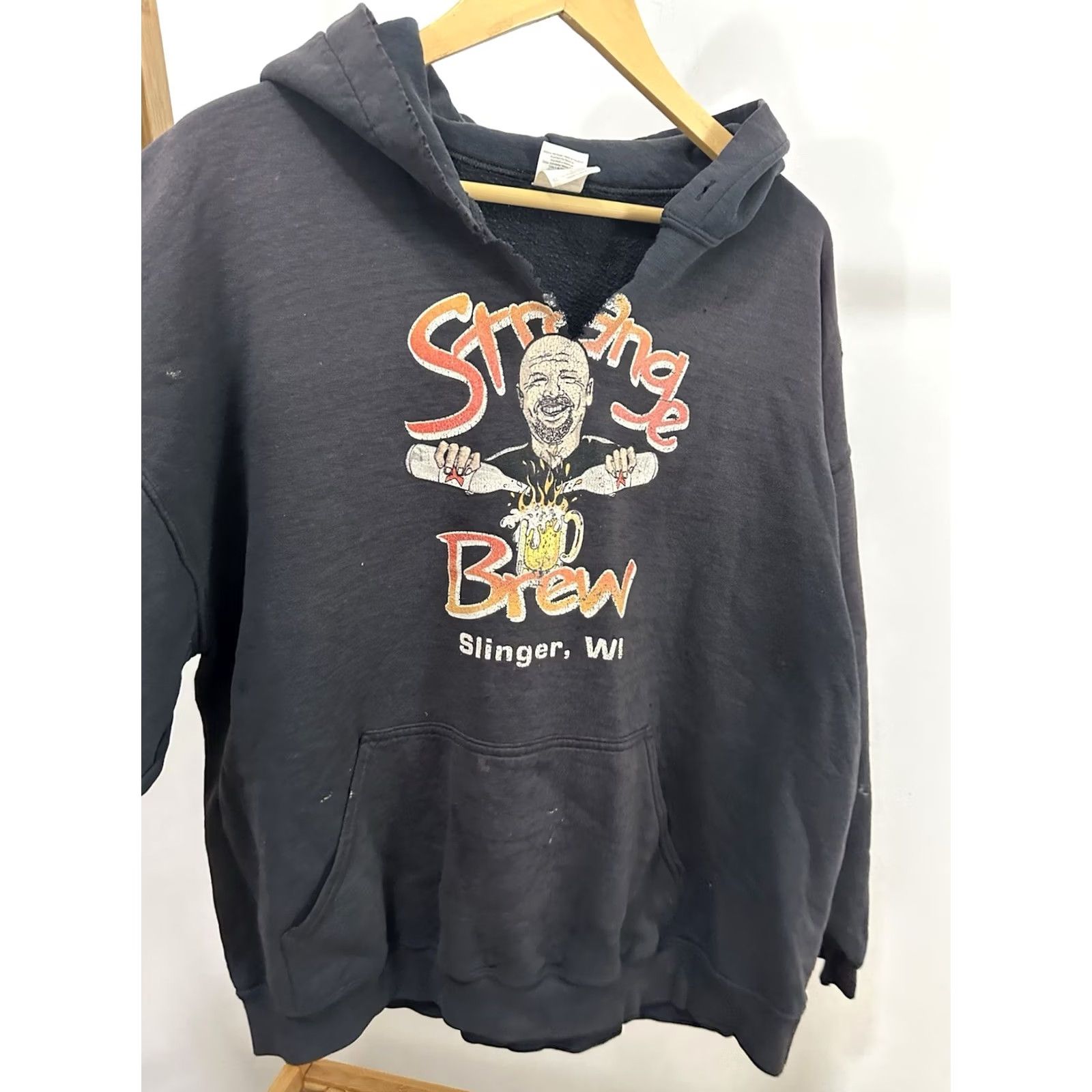 Gildan VINTAGE Strange Brew Slinger WI Gradient Sun Faded Beer Worn Boxy Hoodie XL Mens Size US XL / EU 56 / 4 - 7 Thumbnail