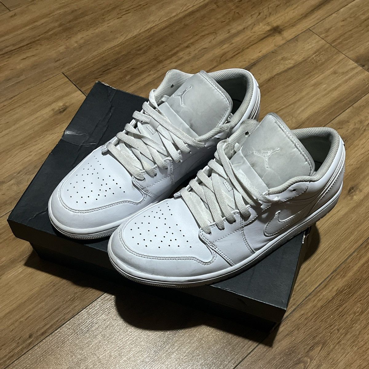 Jordan Brand × Nike Jordan 1 low Size US 10 / EU 43 - 2 Thumbnail