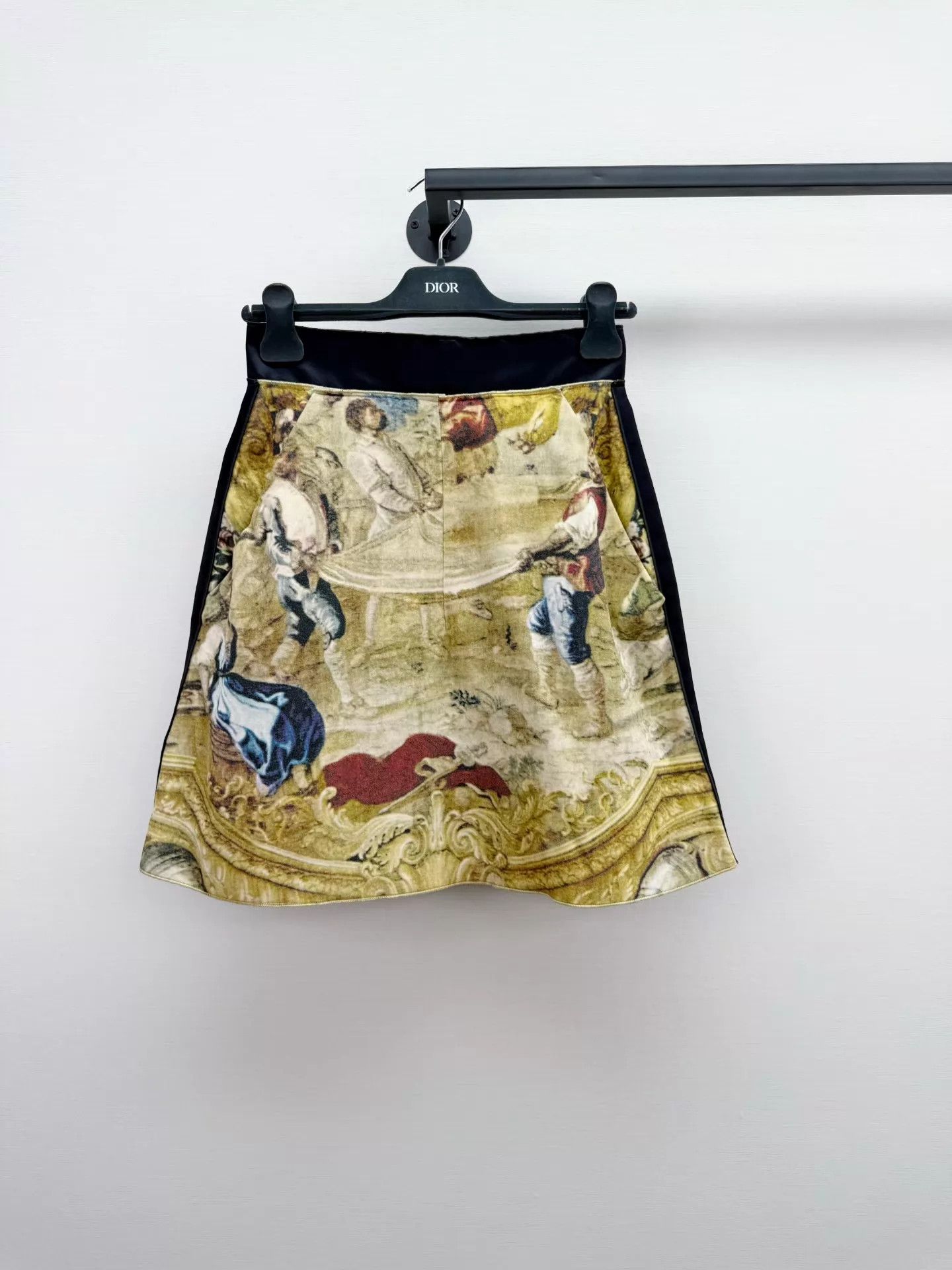 Dolce & Gabbana DG silk shorts 38 like new Size 26" / US 2 / IT 38 - 1 Thumbnail