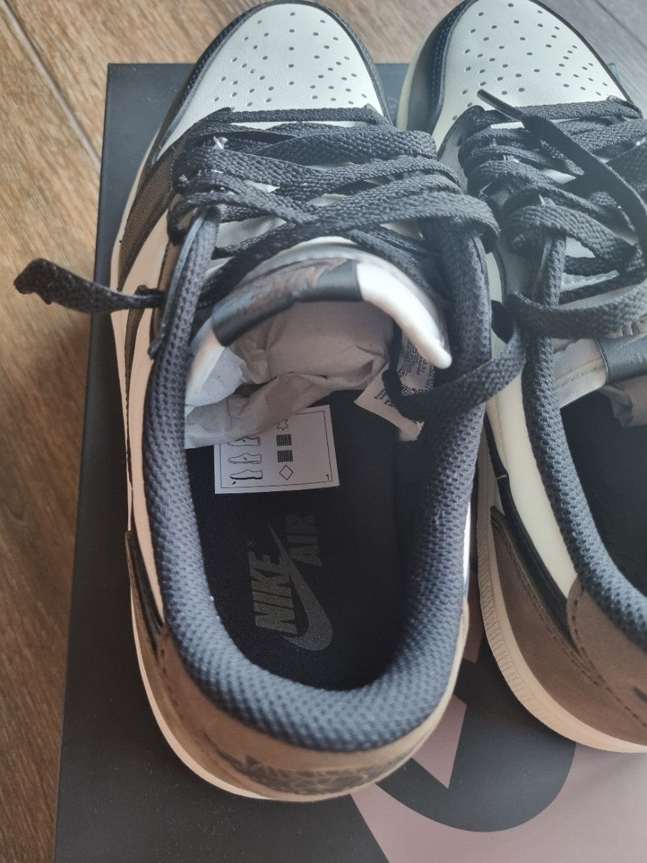 Nike Jordan Air 1 Retro Low Og Mocha Size US 9.5 / EU 42-43 - 4 Thumbnail