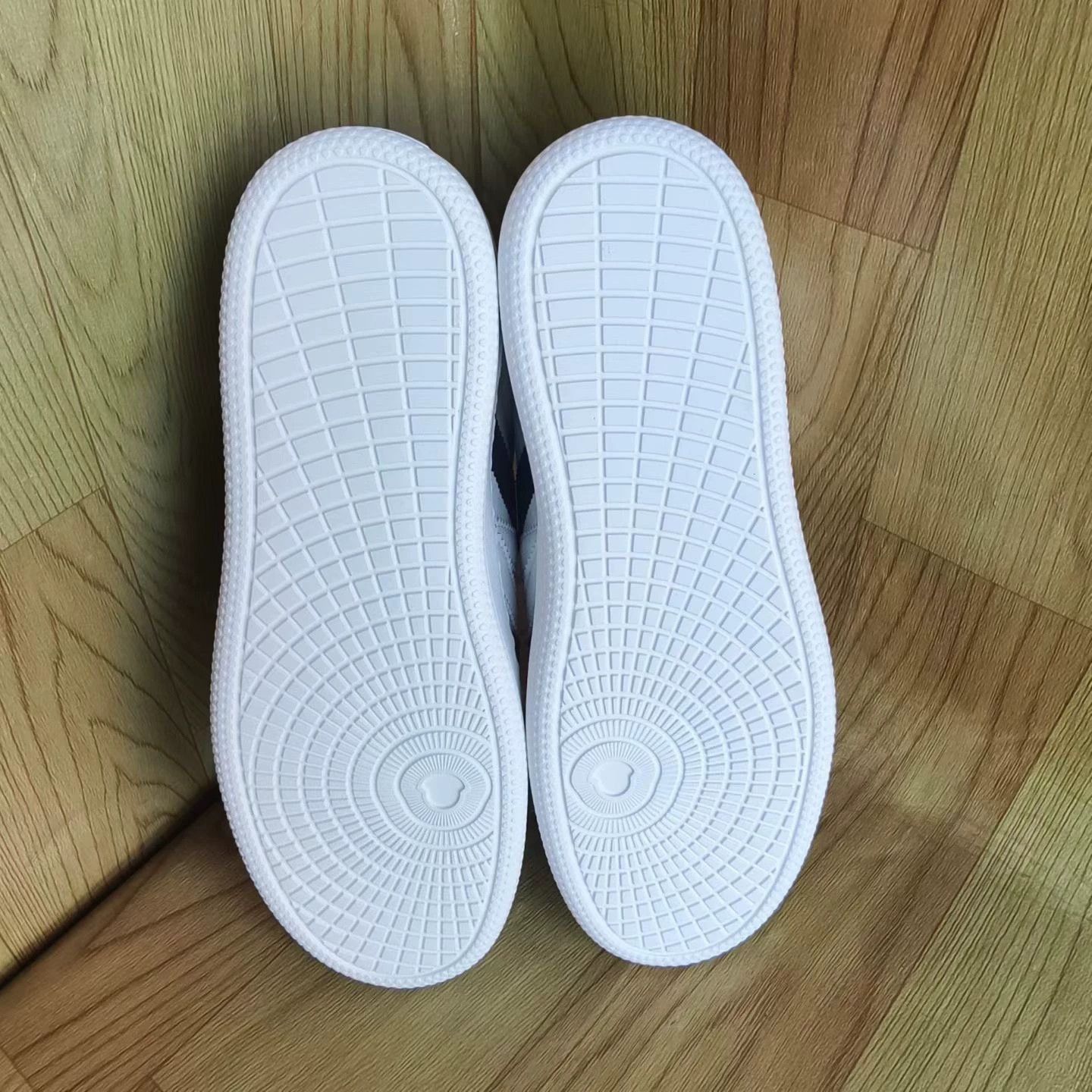 Moncler Moncler Striped Logo Sneakers Size US 7.5 / EU 40-41 - 6 Thumbnail