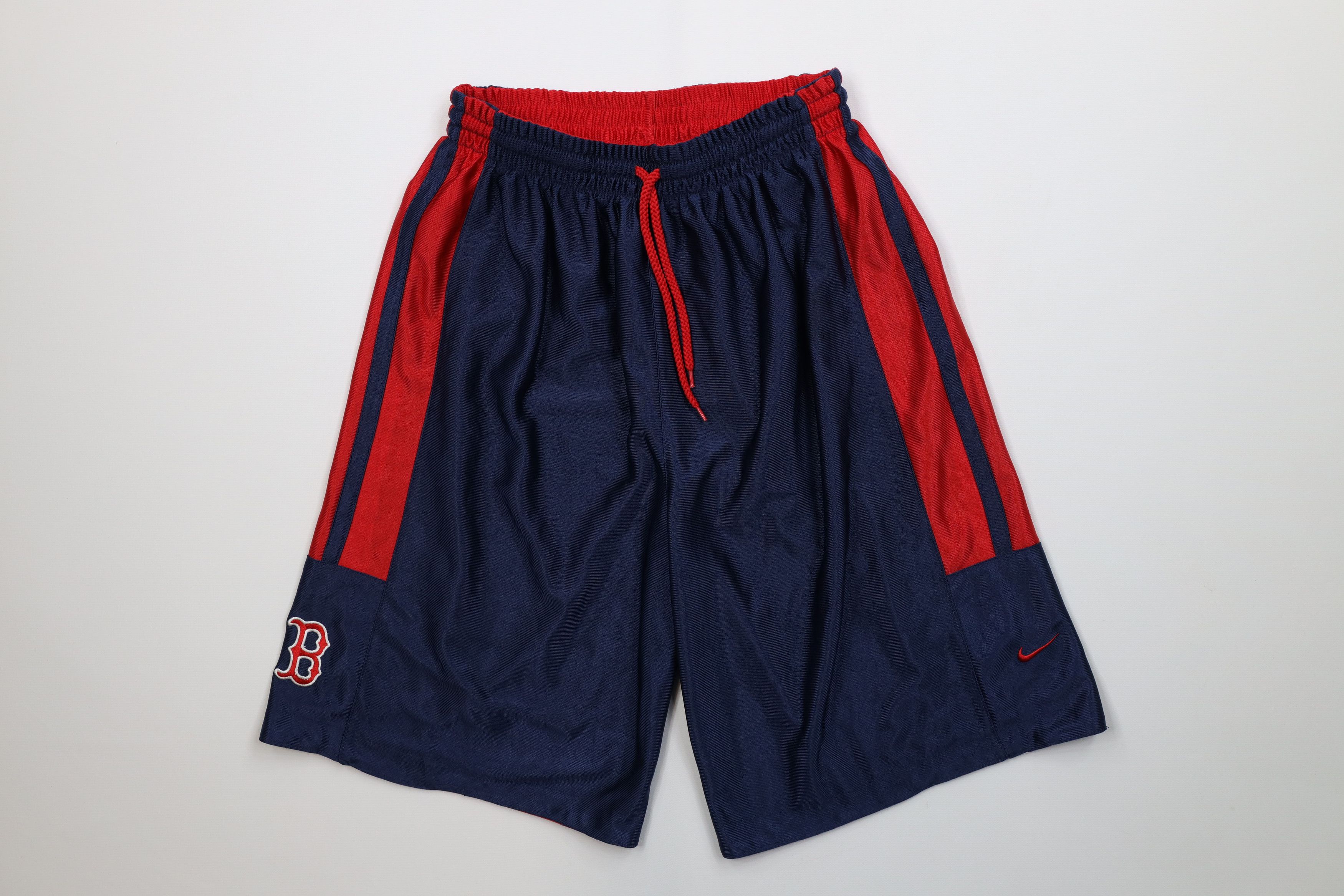 Nike Vintage Nike Mini Swoosh Reversible Boston Red Sox Shorts Size US 30 / EU 46 - 1 Thumbnail