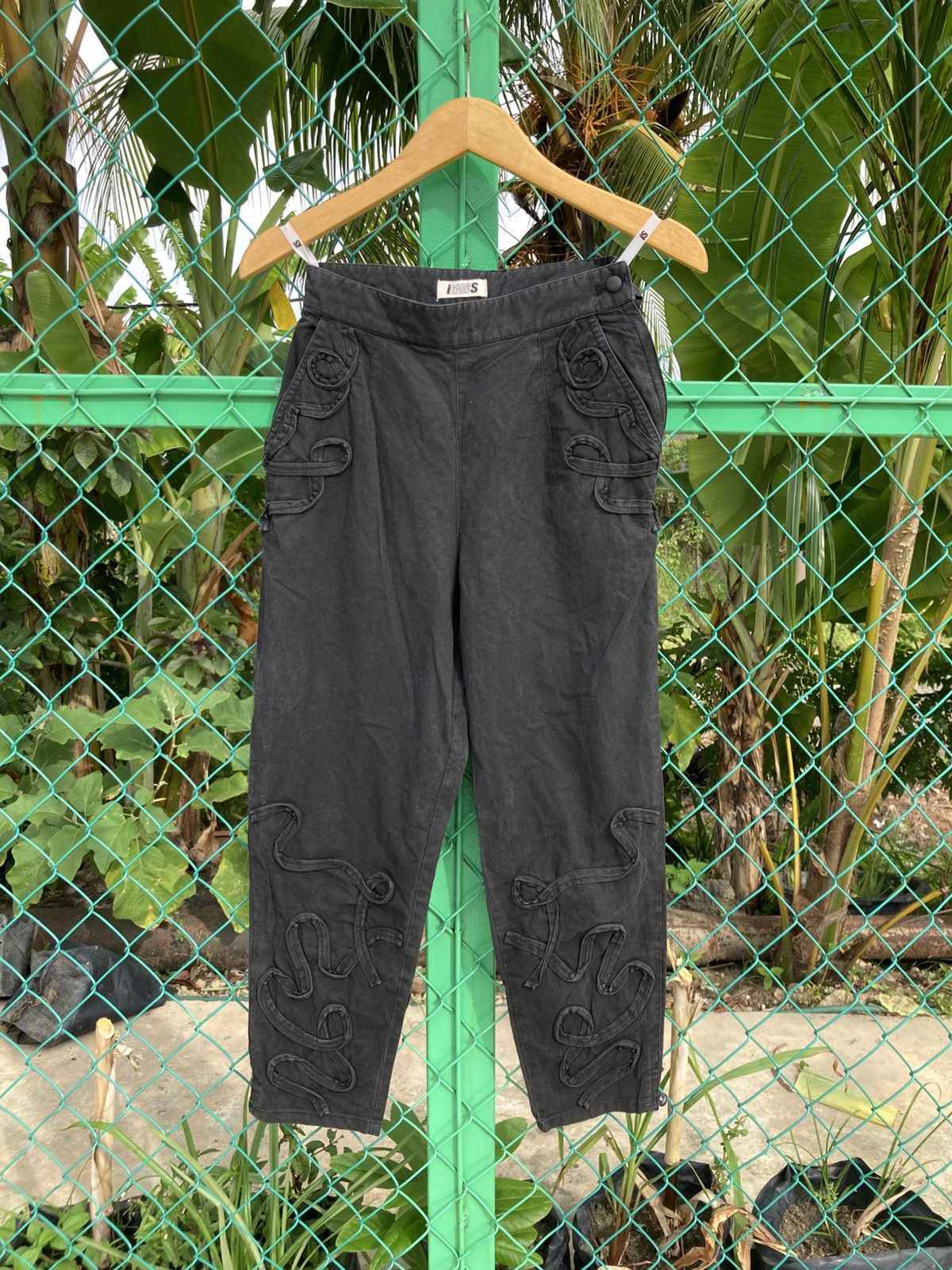 Issey Miyake 80's Issey Miyake Black Appliqué Avant-Garde Pants Size 25" / US 0 / IT 36 - 1 Thumbnail