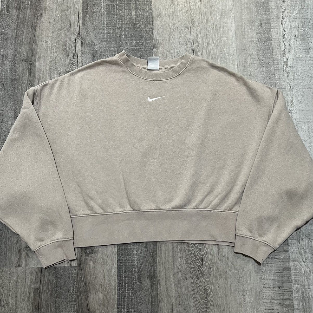 Nike Nike Centerswoosh Sweatshirt Womens Beige Cropped Crewneck Size M / US 6-8 / IT 42-44 - 1 Thumbnail