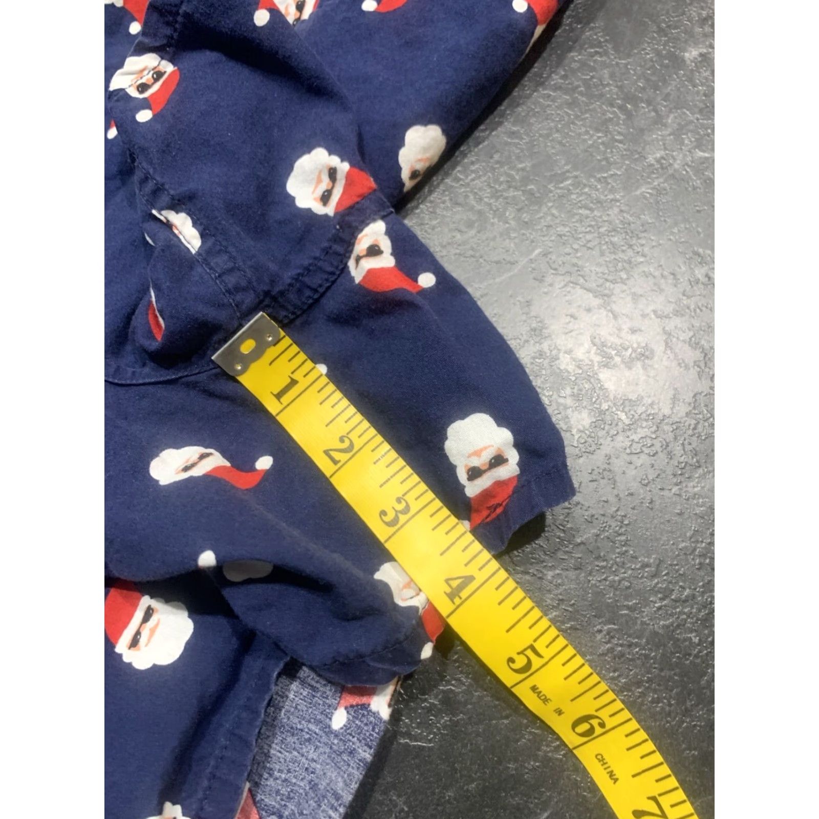 Old Navy Old Navy Shorts Womens L Blue Santa Claus Christmas Chino Elastic Waist 2in Inseam Geometric Pattern Size 36" / US 14 / IT 50 - 5 Thumbnail