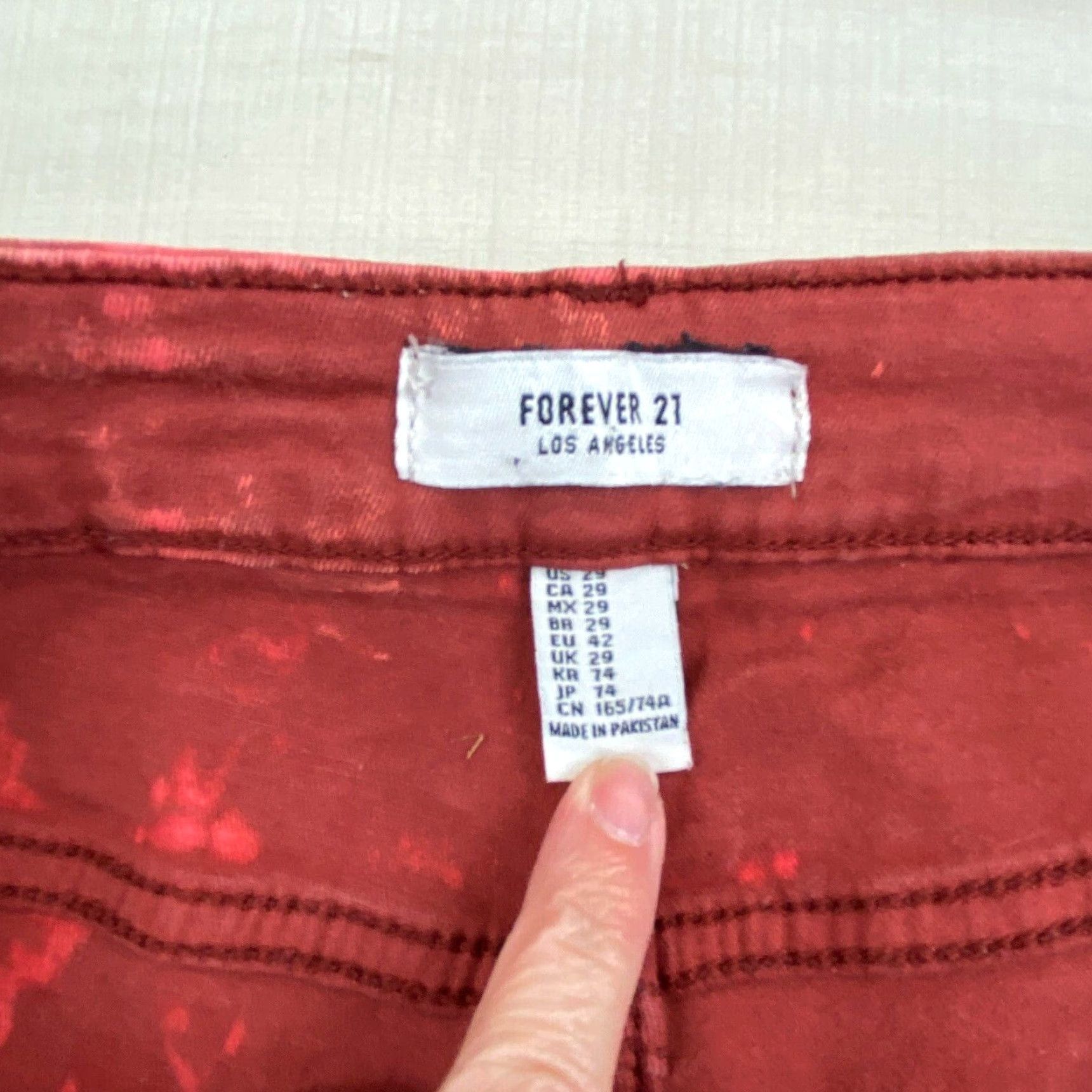 Forever 21 Forever 21 Womens High Rise Skinny Jeans 29 Red Bleach Splattered Raw Hems Cotton Blend Regular Fit Size 29" - 4 Thumbnail