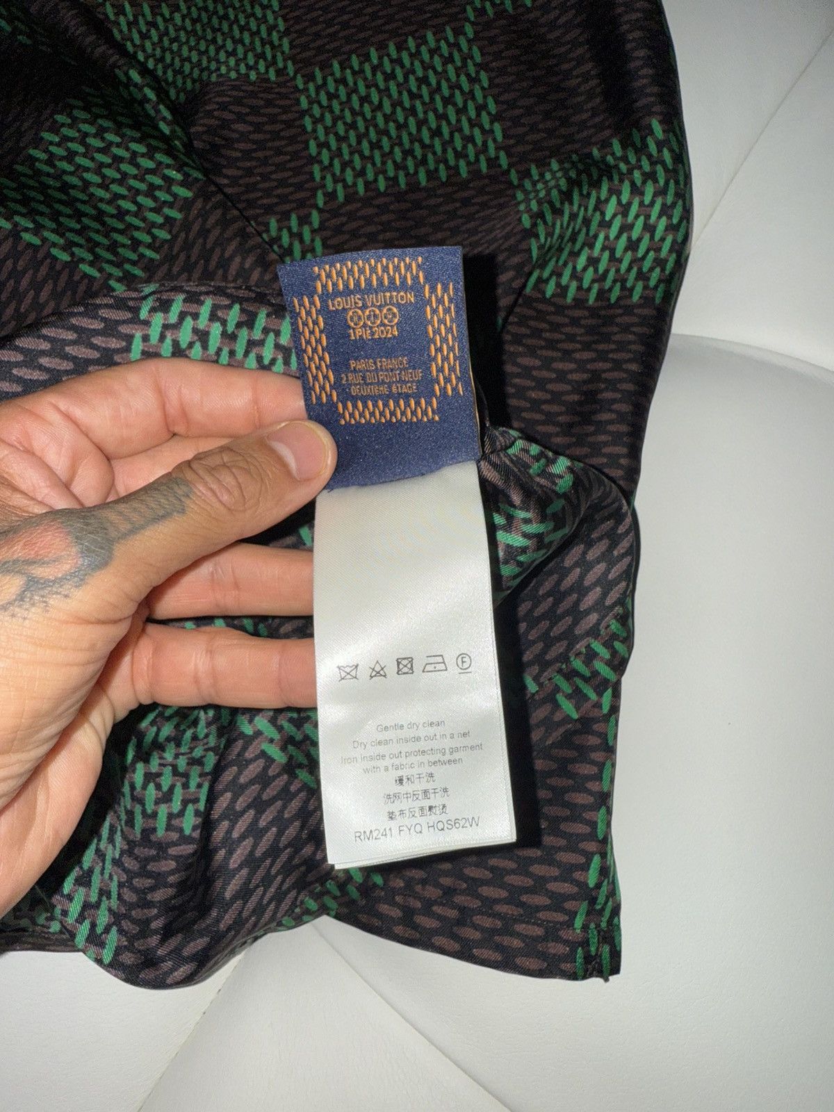 Louis Vuitton Louis vuitton damier logo silk shirt Size US S / EU 44-46 / 1 - 7 Thumbnail