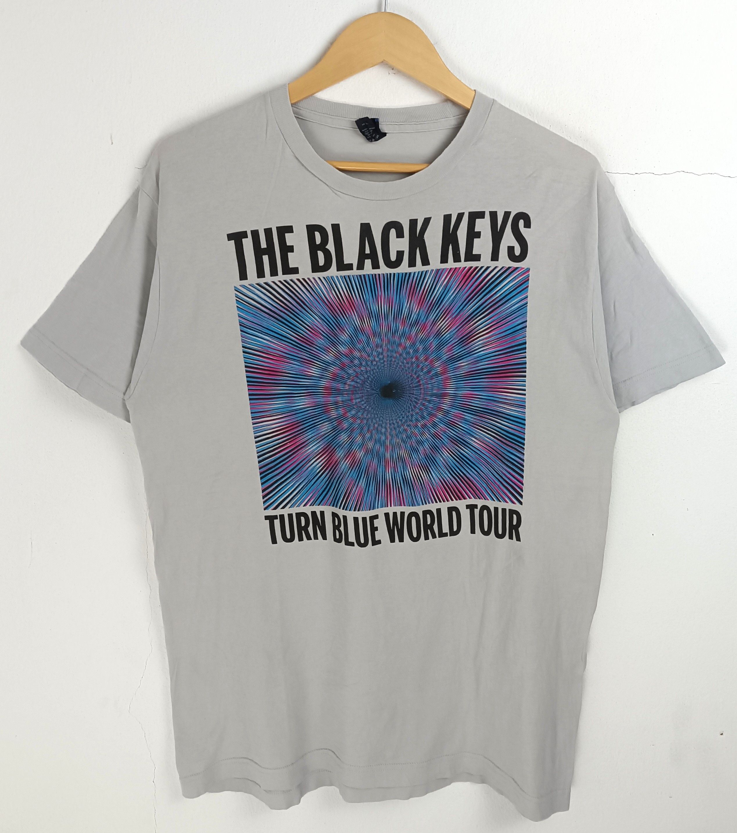 Band Tees VINTAGE '14 THE BLACK KEYS TURN BLUE TOUR white stripes rza Size US L / EU 52-54 / 3 - 3 Thumbnail