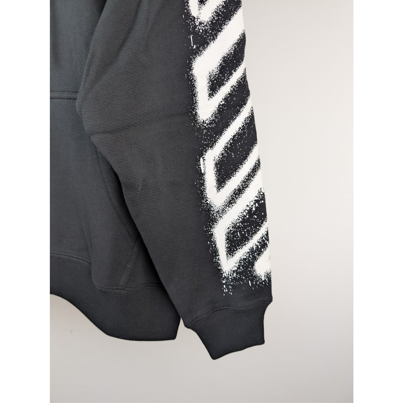 Off-White o1rshd1 Spray Can Arrow Skate Hoodie in Black Size US L / EU 52-54 / 3 - 6 Thumbnail