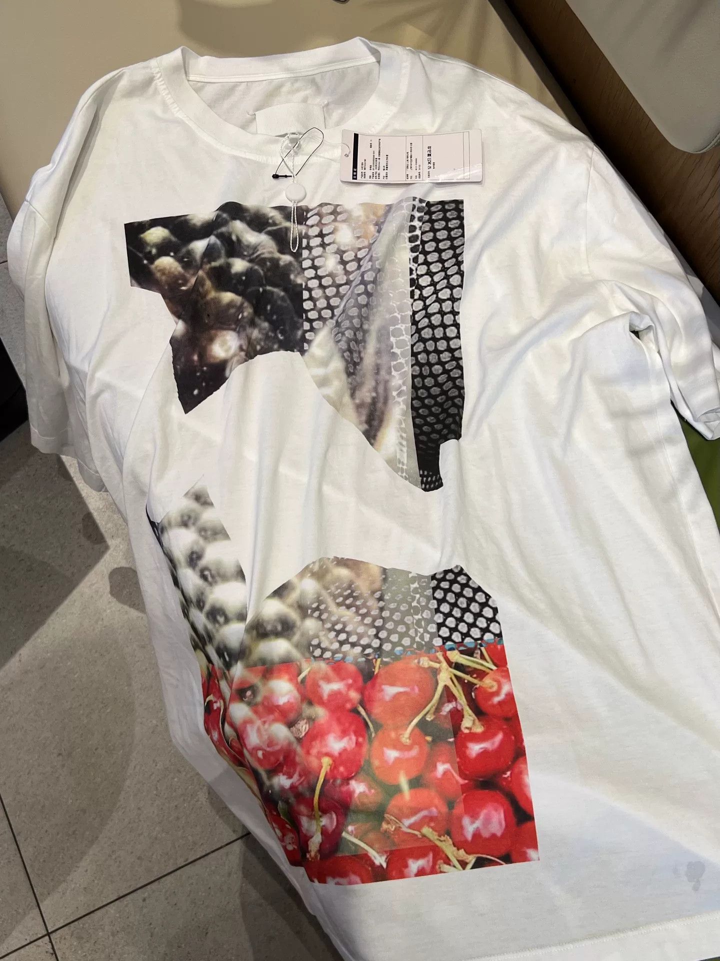 Maison Margiela Maison Margiela Cherry Print Tee Size US L / EU 52-54 / 3 - 1 Thumbnail