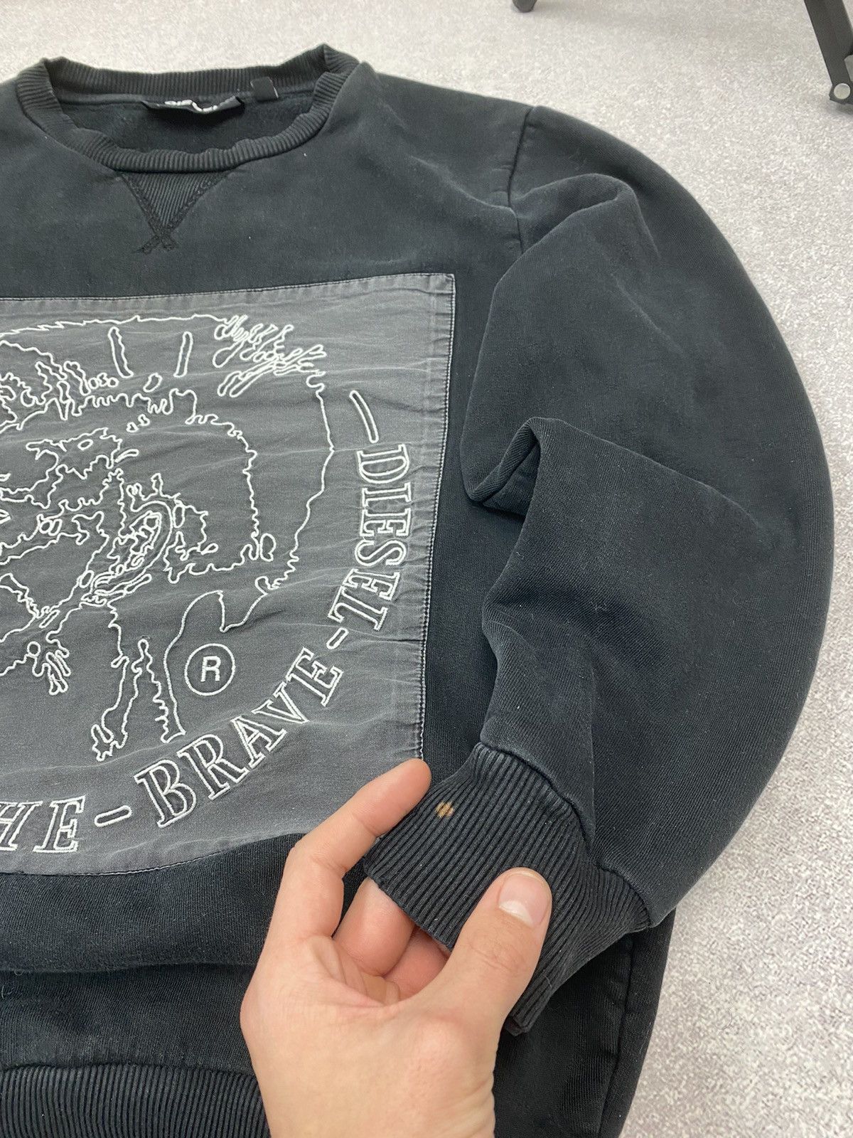 Diesel Vintage Diesel distressed Y2K square logo sweatshirt Size US S / EU 44-46 / 1 - 6 Thumbnail