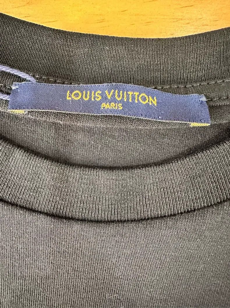 Louis Vuitton Louis Vuitton Black gradient short sleeve Size US M / EU 48-50 / 2 - 4 Thumbnail