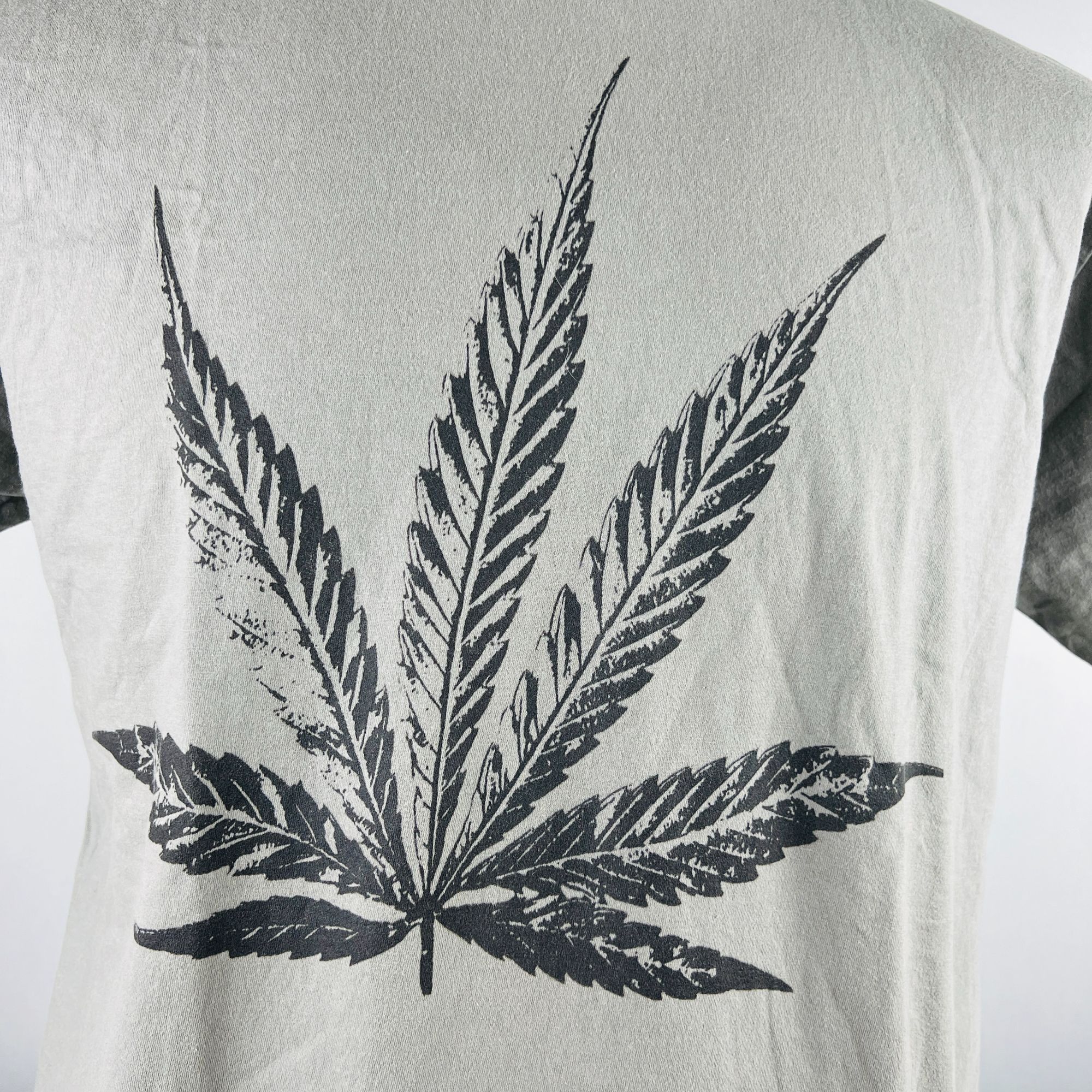 The Unbranded Brand Marijuana Weed Pot Leaf Logo T-Shirt Shirt Size US L / EU 52-54 / 3 - 2 Thumbnail