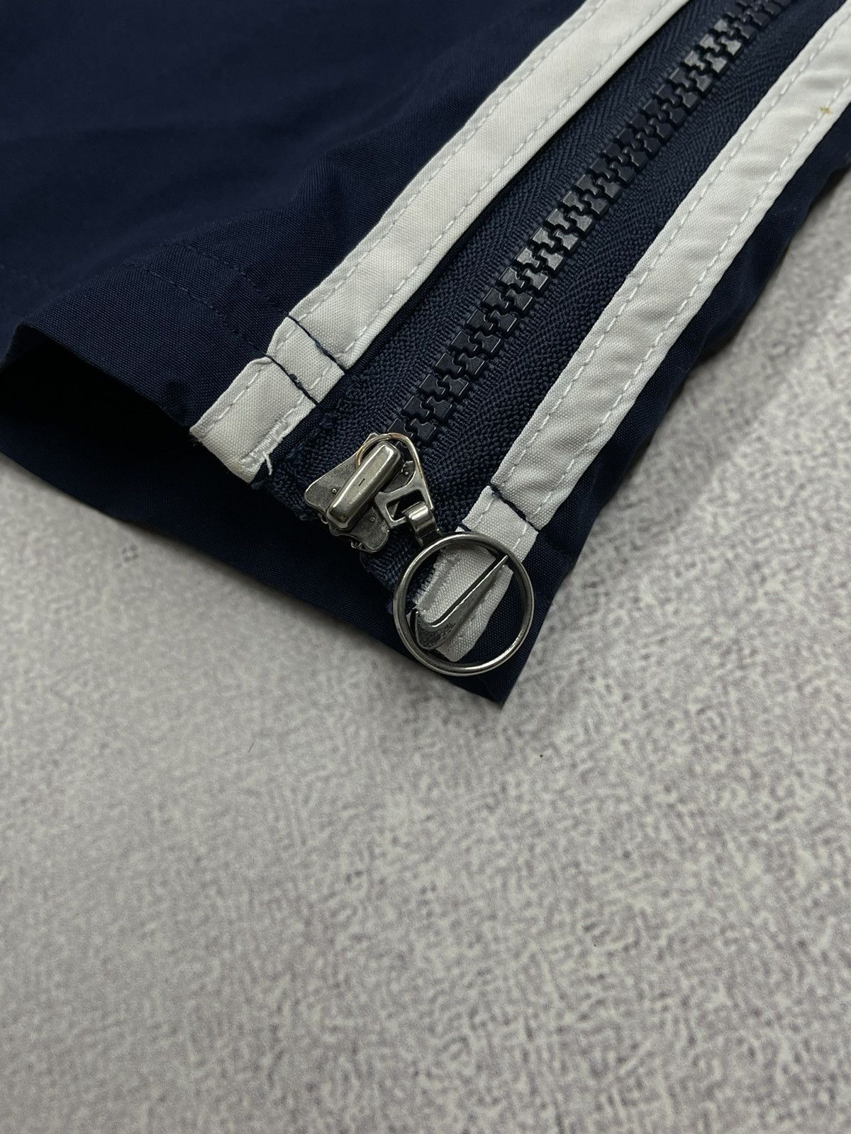 Nike Vintage Women Nike Nylon Pants Navy Drill Swoosh Y2K ACG TN Size 28" / US 6 / IT 42 - 9 Thumbnail