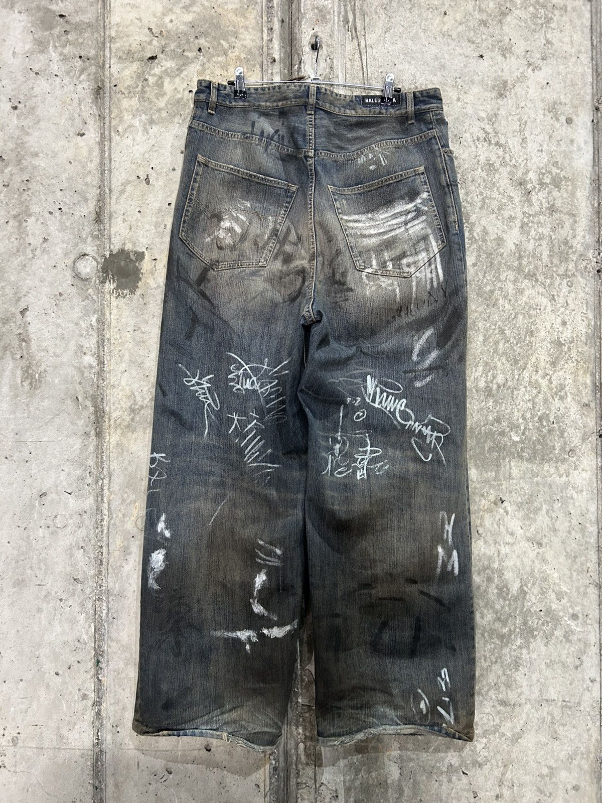 Balenciaga × Designer Balenciaga SS23 Mudshow Runway Graffiti Mud Wash Denim Size US 35 - 6 Thumbnail