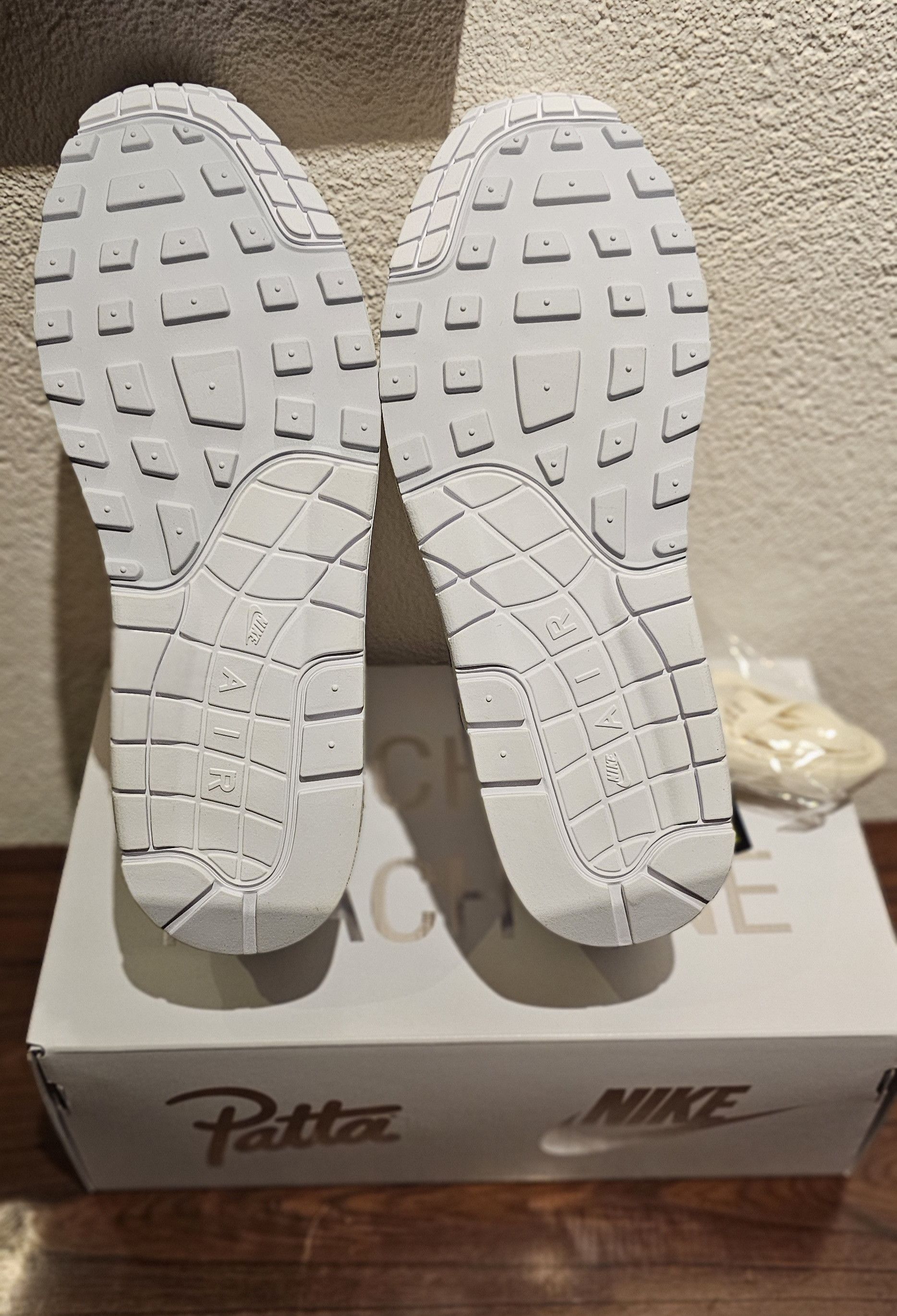 Nike × Patta Nike Air Max 1 Patta Waves White Silver Size US 9 / EU 42 - 13 Thumbnail