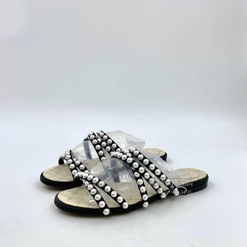 Chanel Chanel Black pearl double C decoration casual flat one-wor Size US 5 / IT 35 - 1 Thumbnail